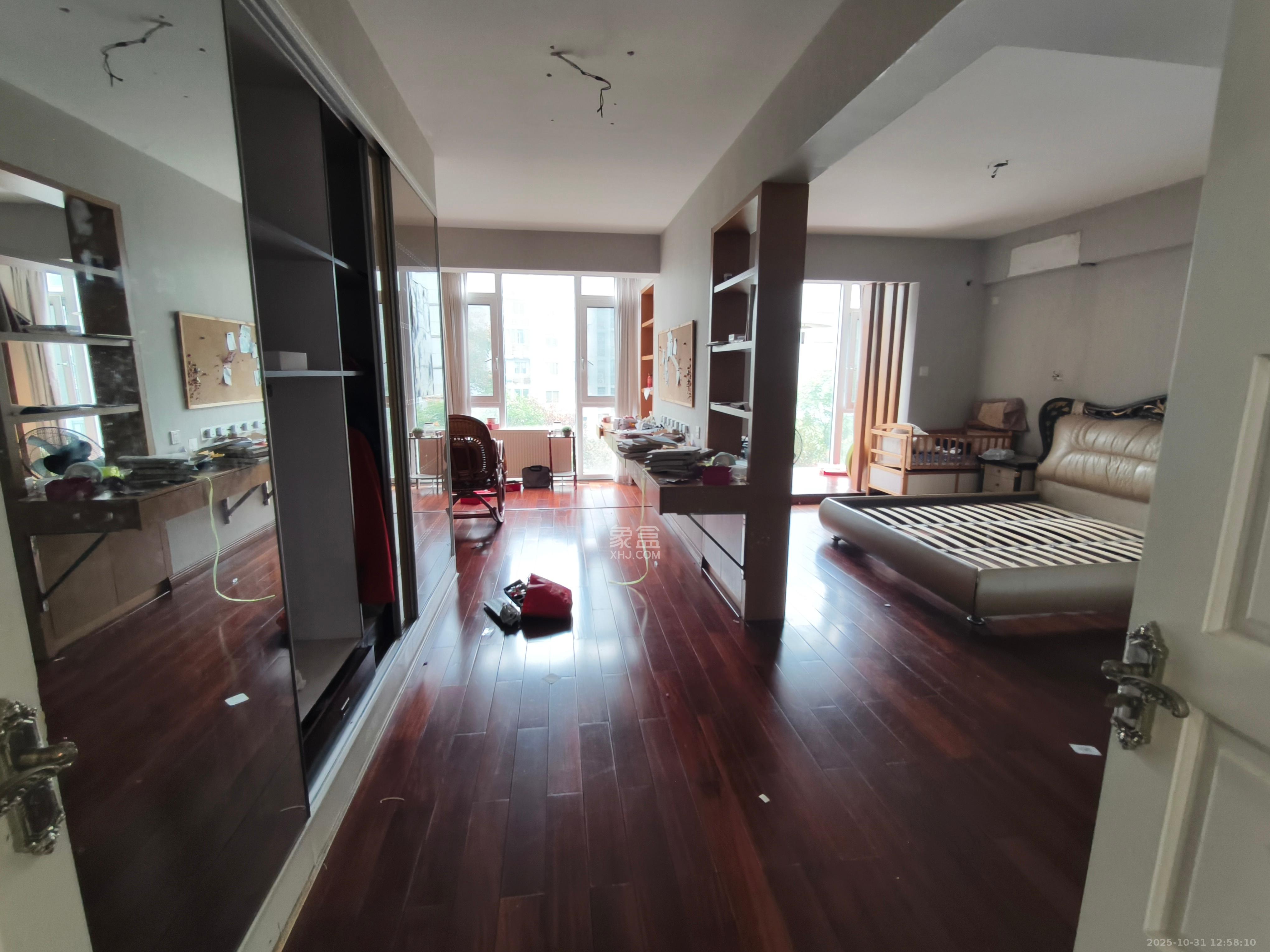 阳光100二期  5室2厅2卫    5500.0元/月室内图