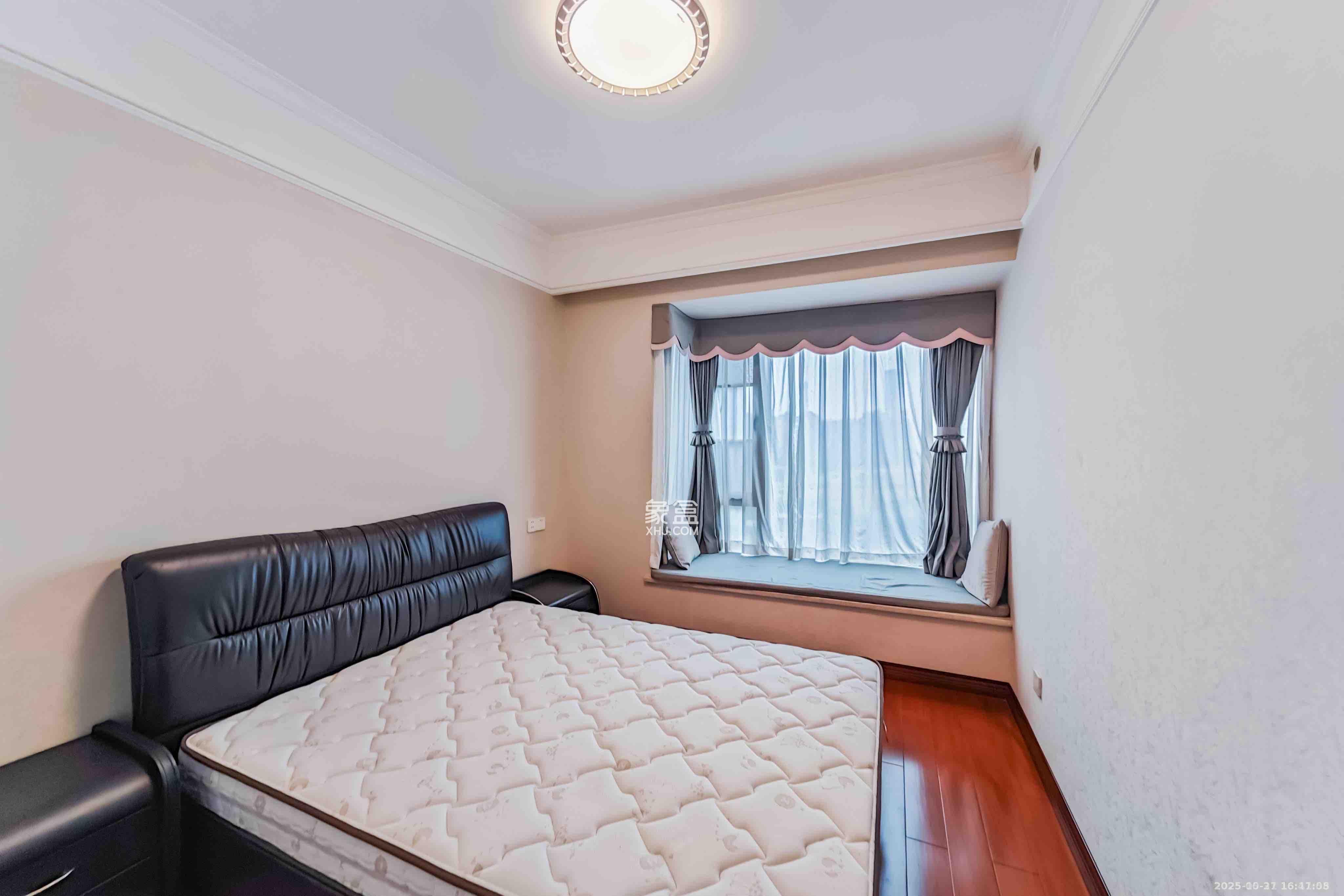 京武浪琴山一、二期  4室1厅2卫    10000.0元/月 京武浪琴山一、二期  4室1厅2卫    10000.0元/月室内图