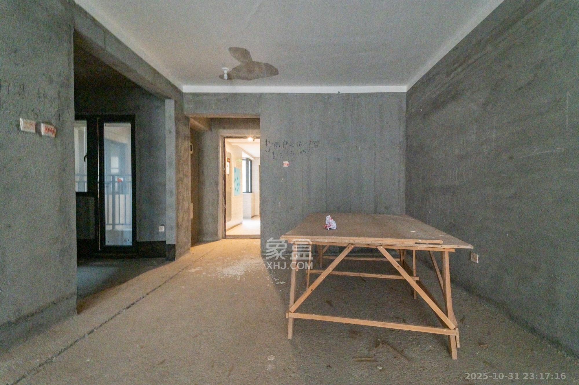 深业睿城  3室2厅2卫    116.0万 深业睿城  3室2厅2卫    116.0万客厅