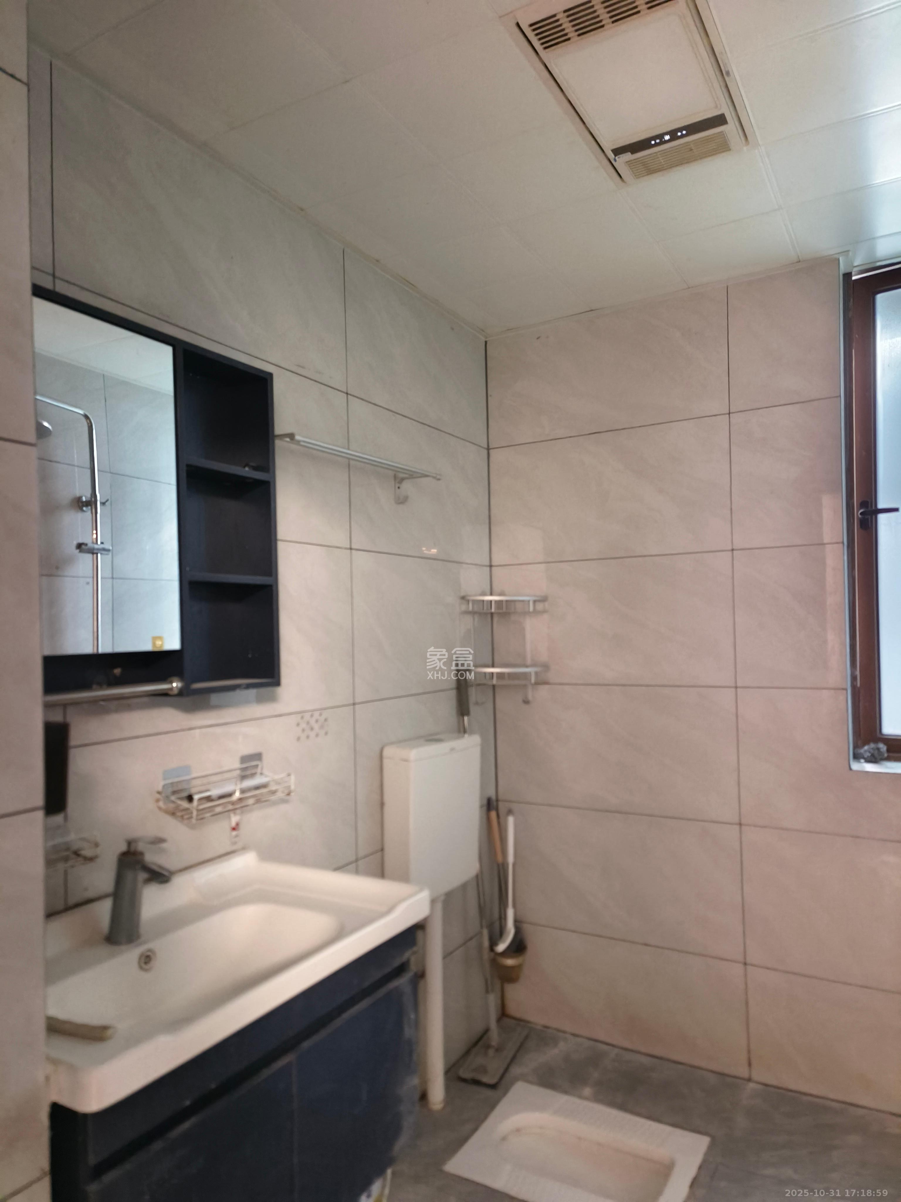 银馨家园 4室2厅2卫 3000.0元/月 银馨家园 4室2厅2卫 3000.0元/月室内图