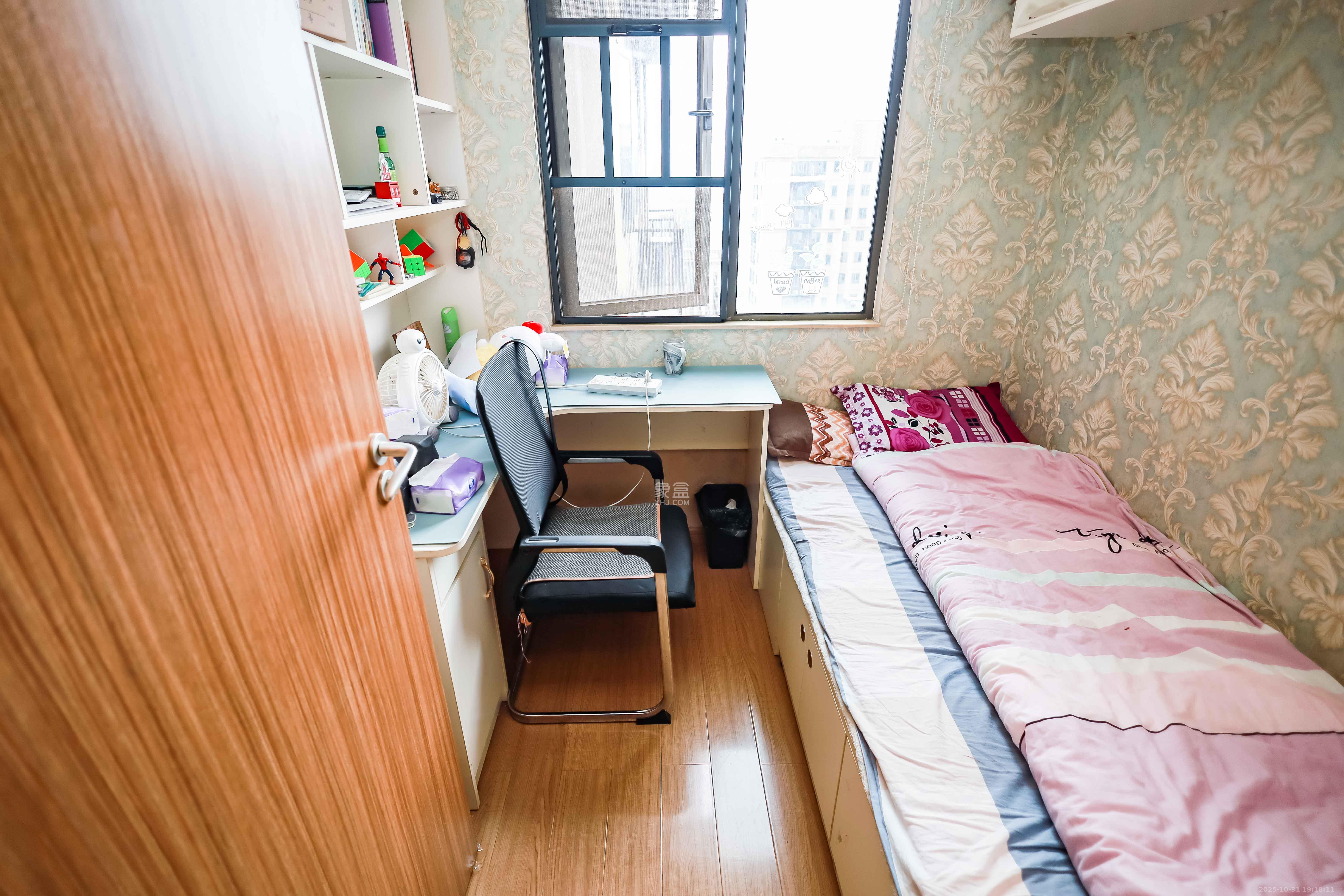 麓谷小镇  3室2厅1卫    60.0万 麓谷小镇  3室2厅1卫    60.0万卧室