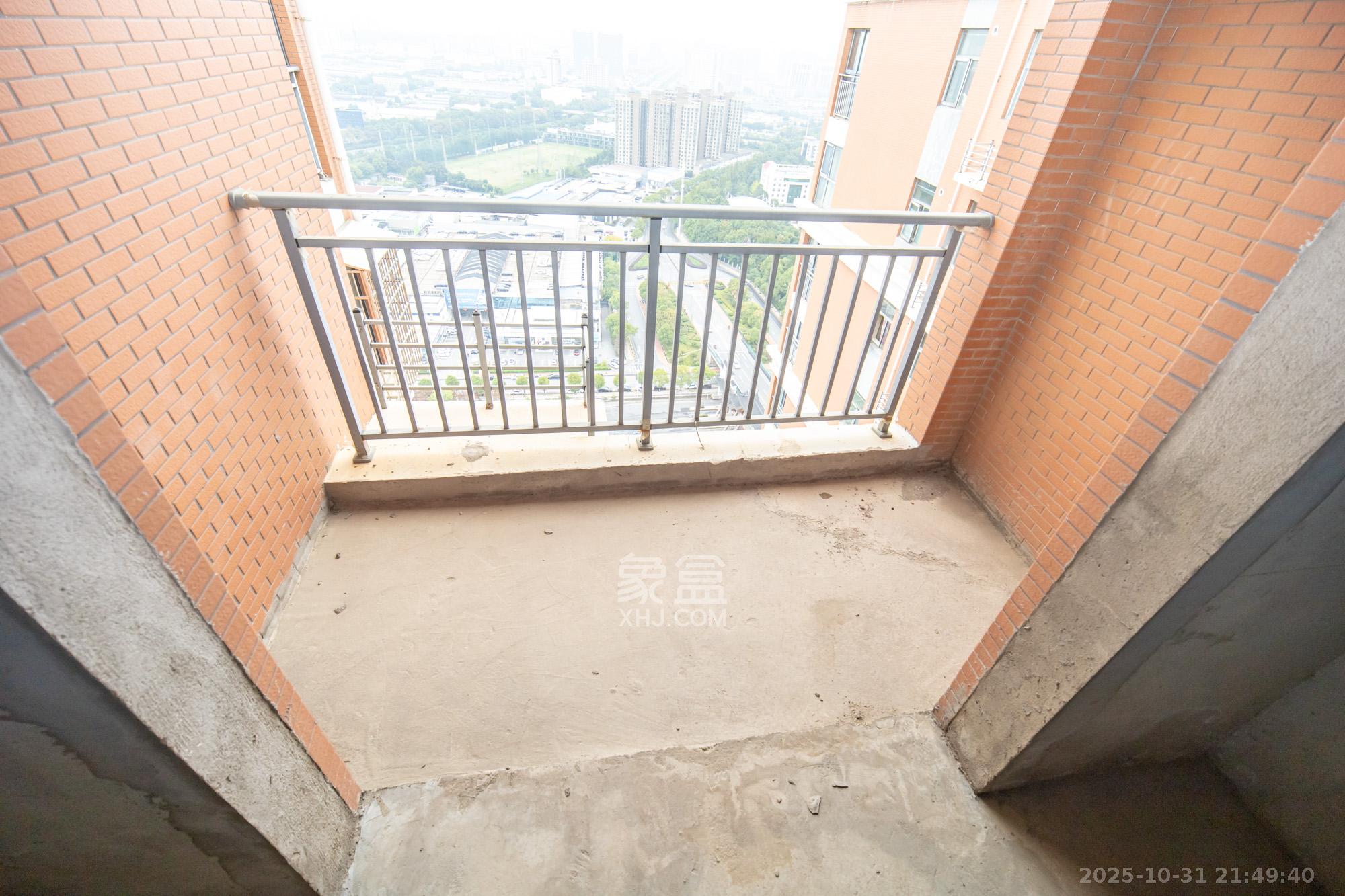 长永佳苑  3室2厅1卫    32.8万阳台