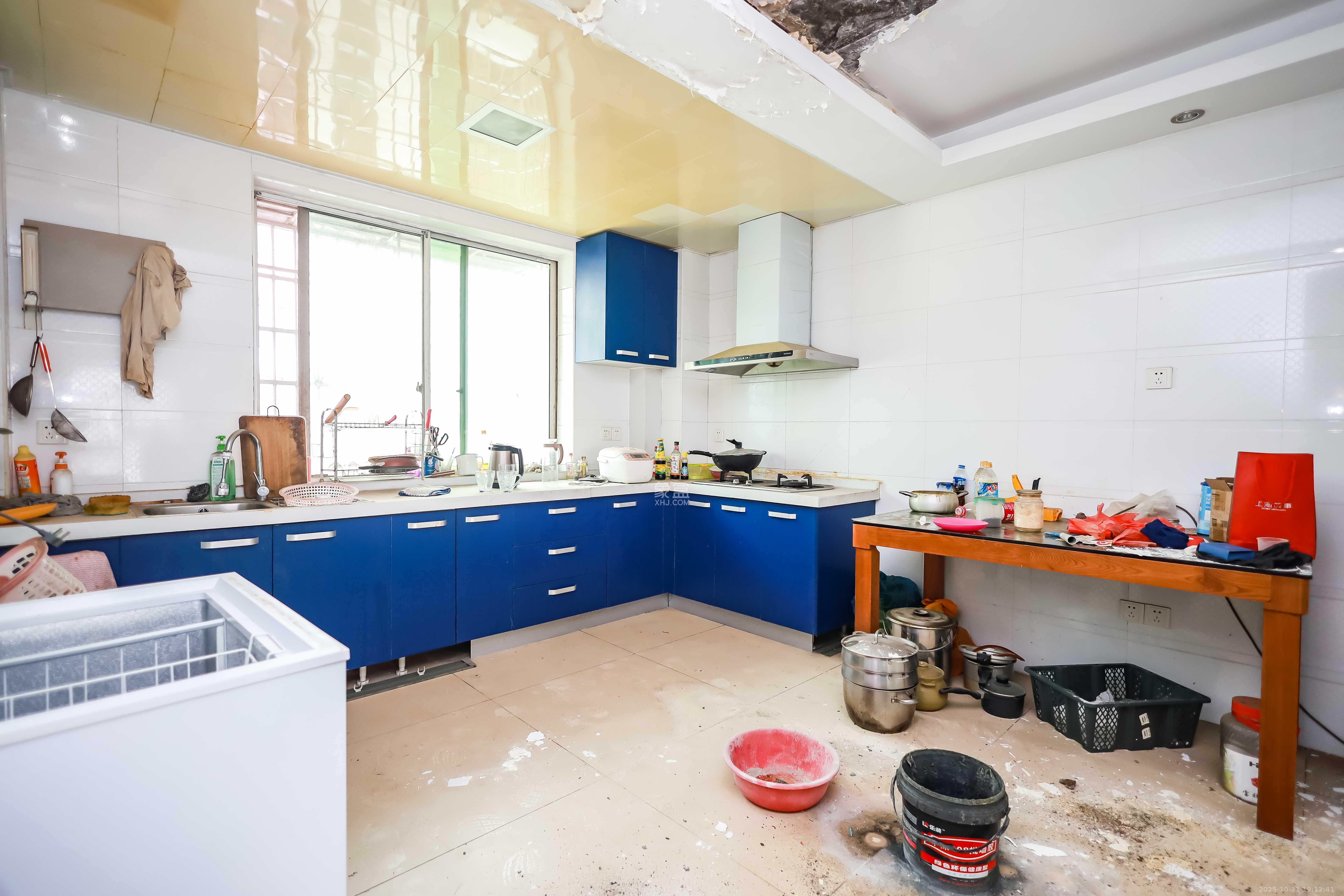 静园山庄 4室2厅2卫 72.0万 静园山庄 4室2厅2卫 72.0万厨房