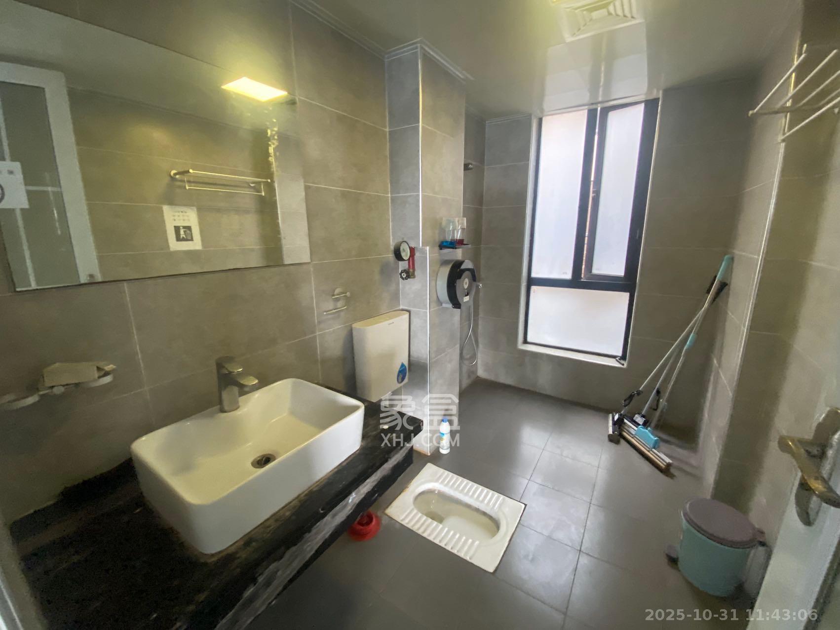 达美D6区 4室2厅2卫 4000.0元/月 达美D6区 4室2厅2卫 4000.0元/月室内图