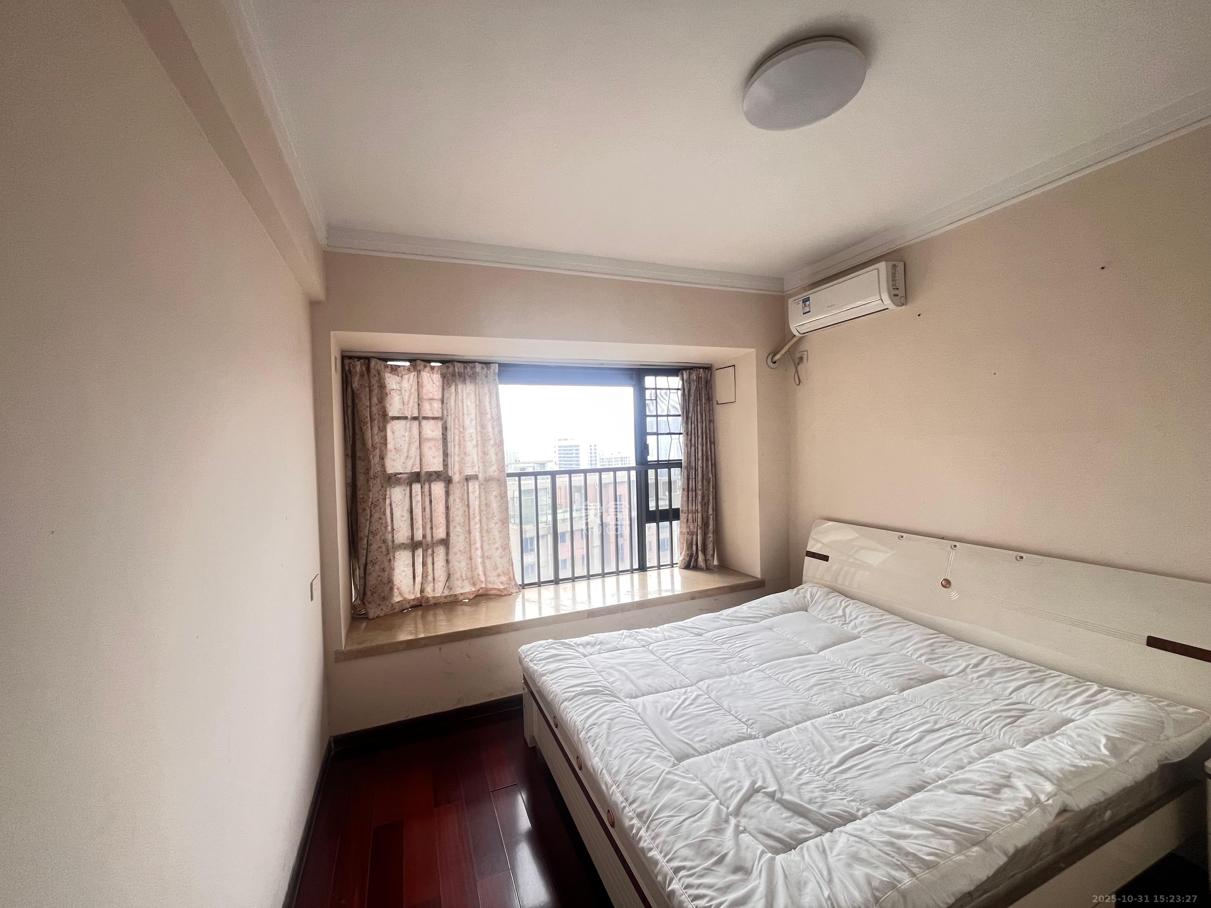 珠江花城三期锦鲤  3室2厅2卫    2600.0元/月 珠江花城三期锦鲤  3室2厅2卫    2600.0元/月室内图