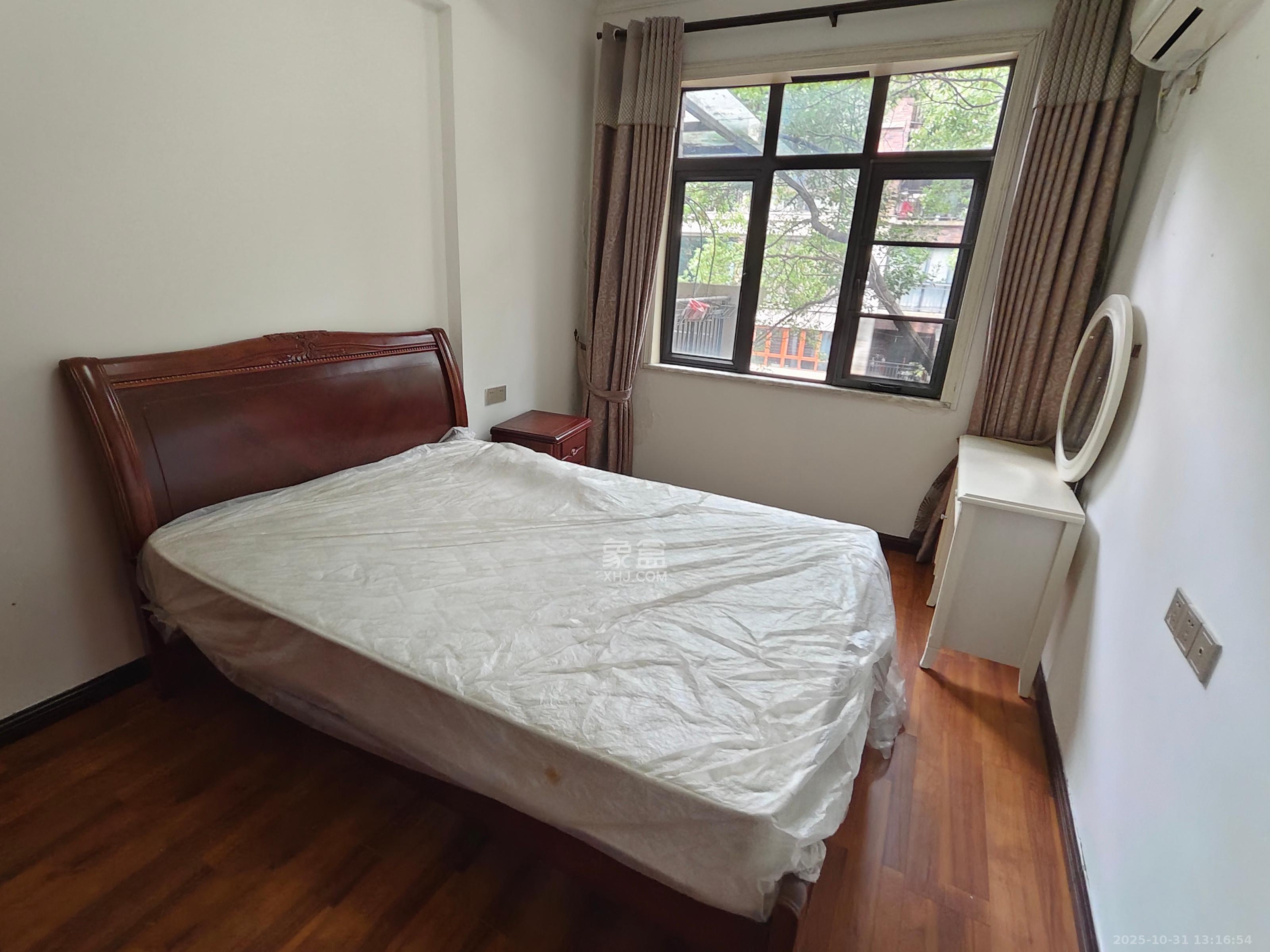 星湖湾一期洋房  4室2厅2卫    4500.0元/月室内图