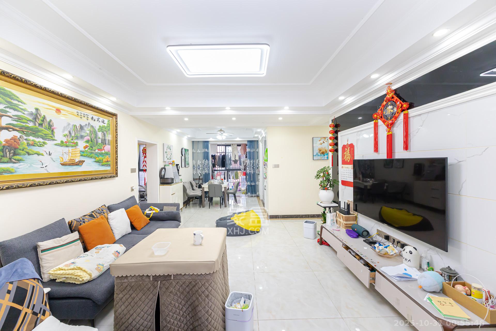 珠江东方明珠（新地东方明珠）三期  1室0厅0卫    106.0万客厅