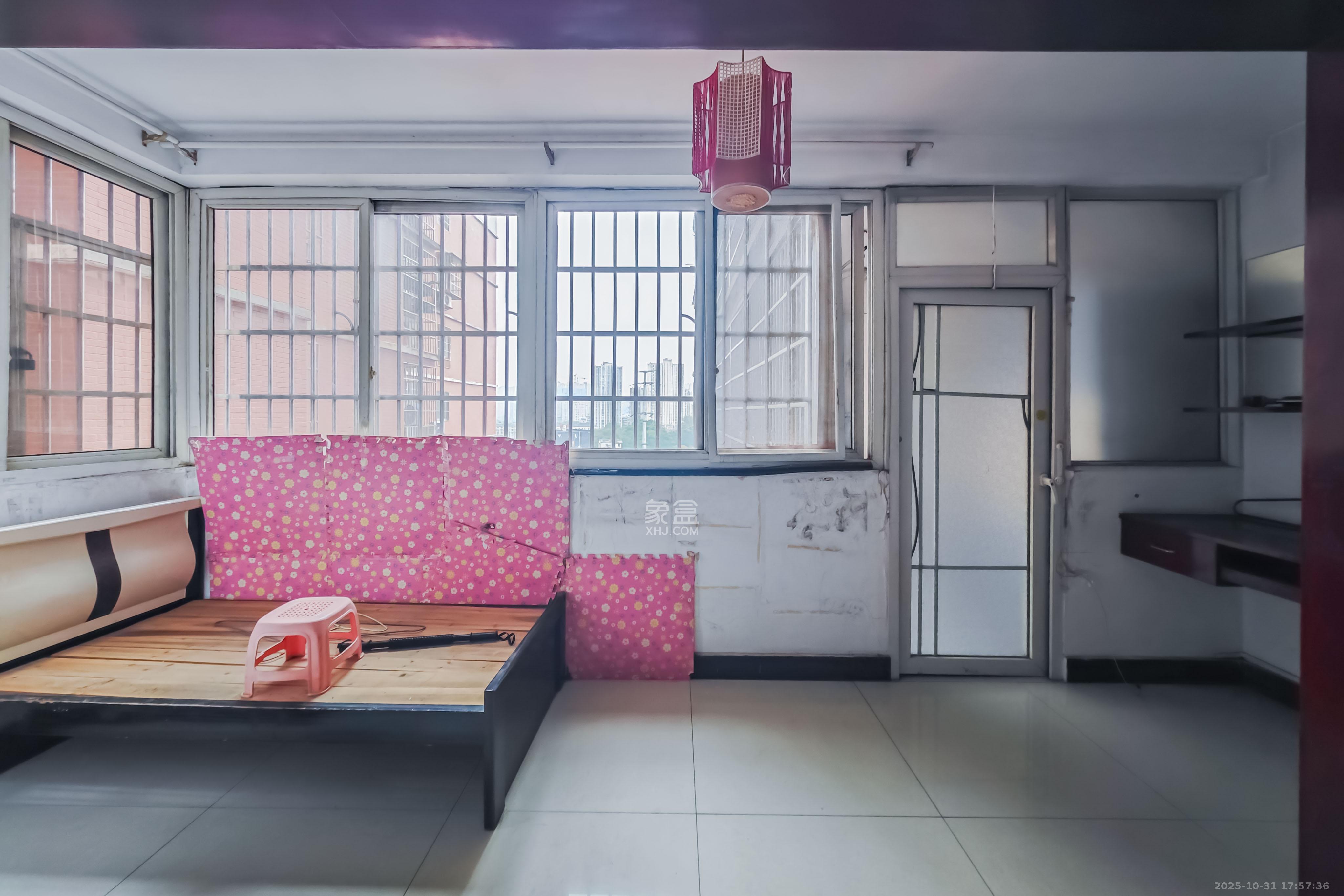 鑫兴佳园  2室2厅1卫    80.0万阳台