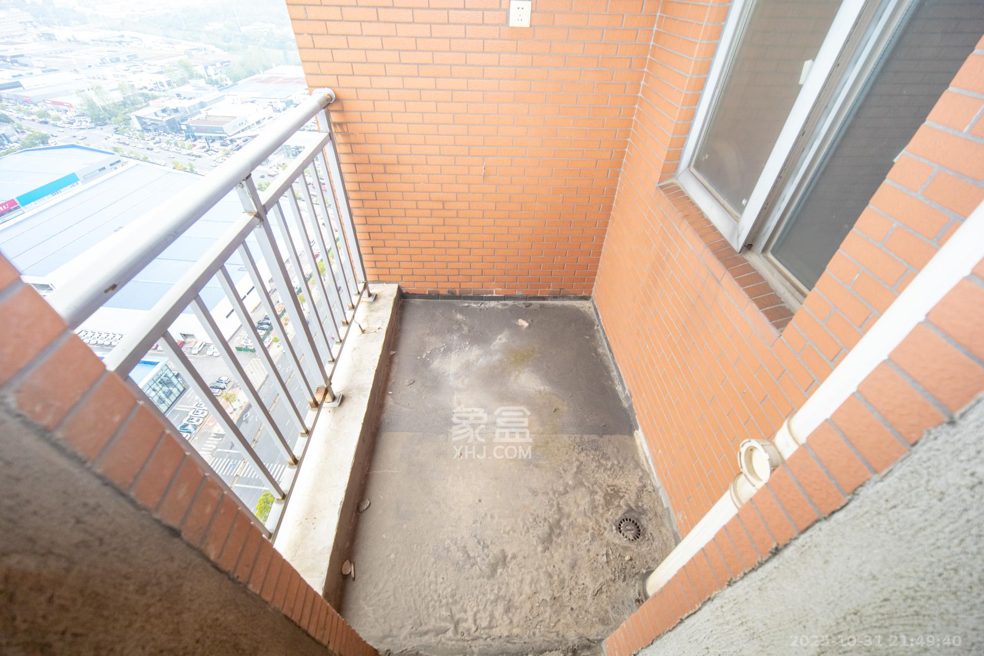 长永佳苑 3室2厅1卫 32.8万 长永佳苑 3室2厅1卫 32.8万阳台