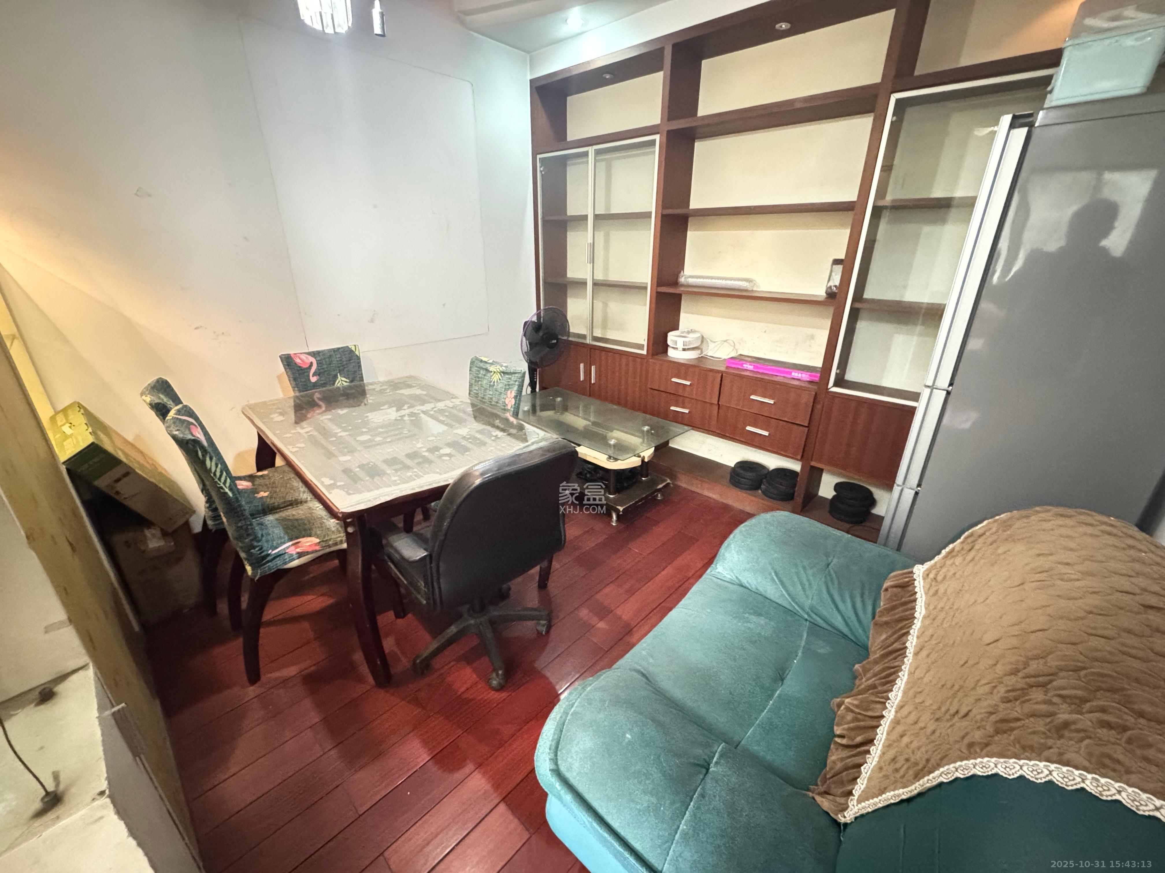 省政府机关梓园住宅区  2室2厅1卫    1900.0元/月室内图