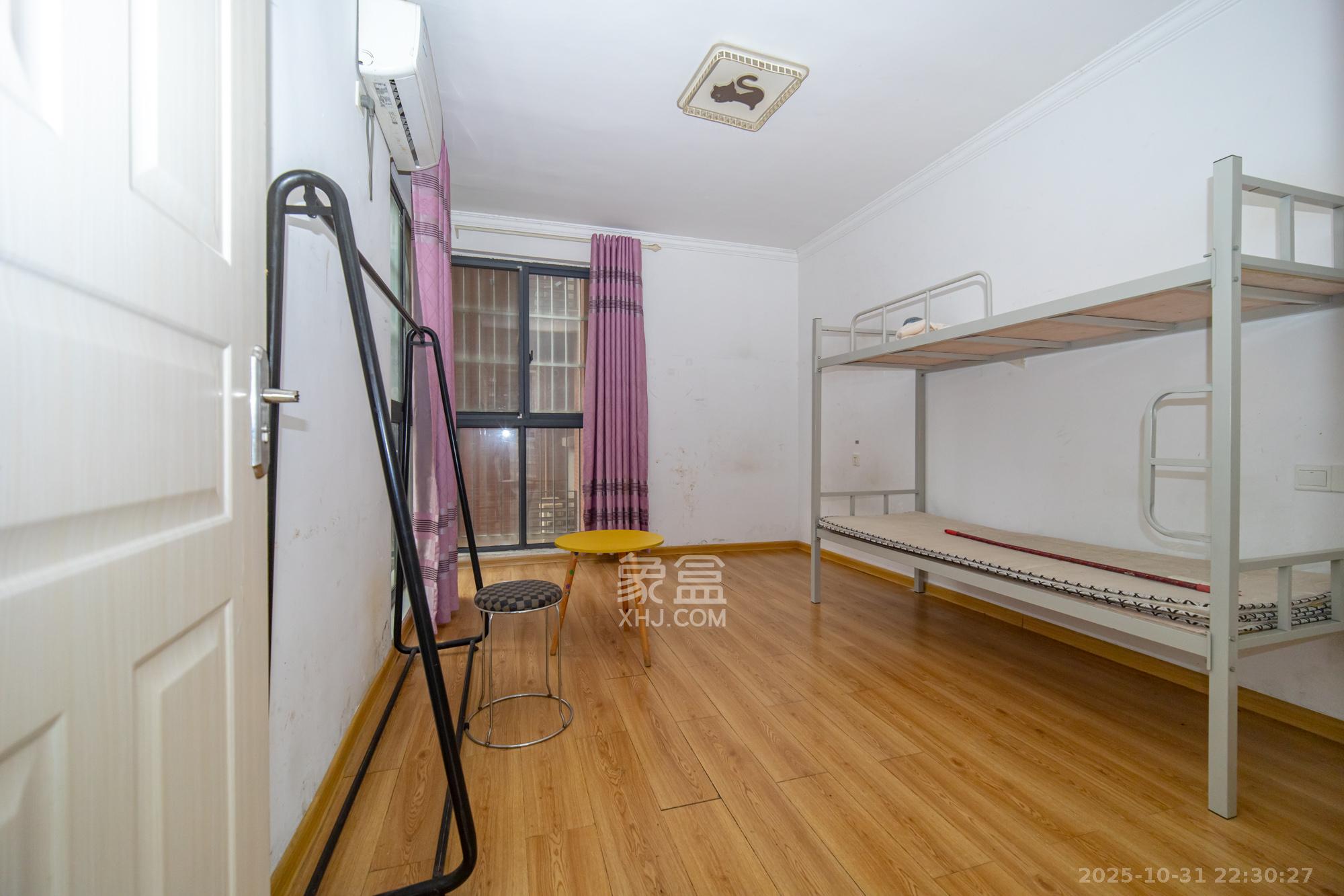 华润凤凰城二期  3室2厅2卫    72.5万卧室