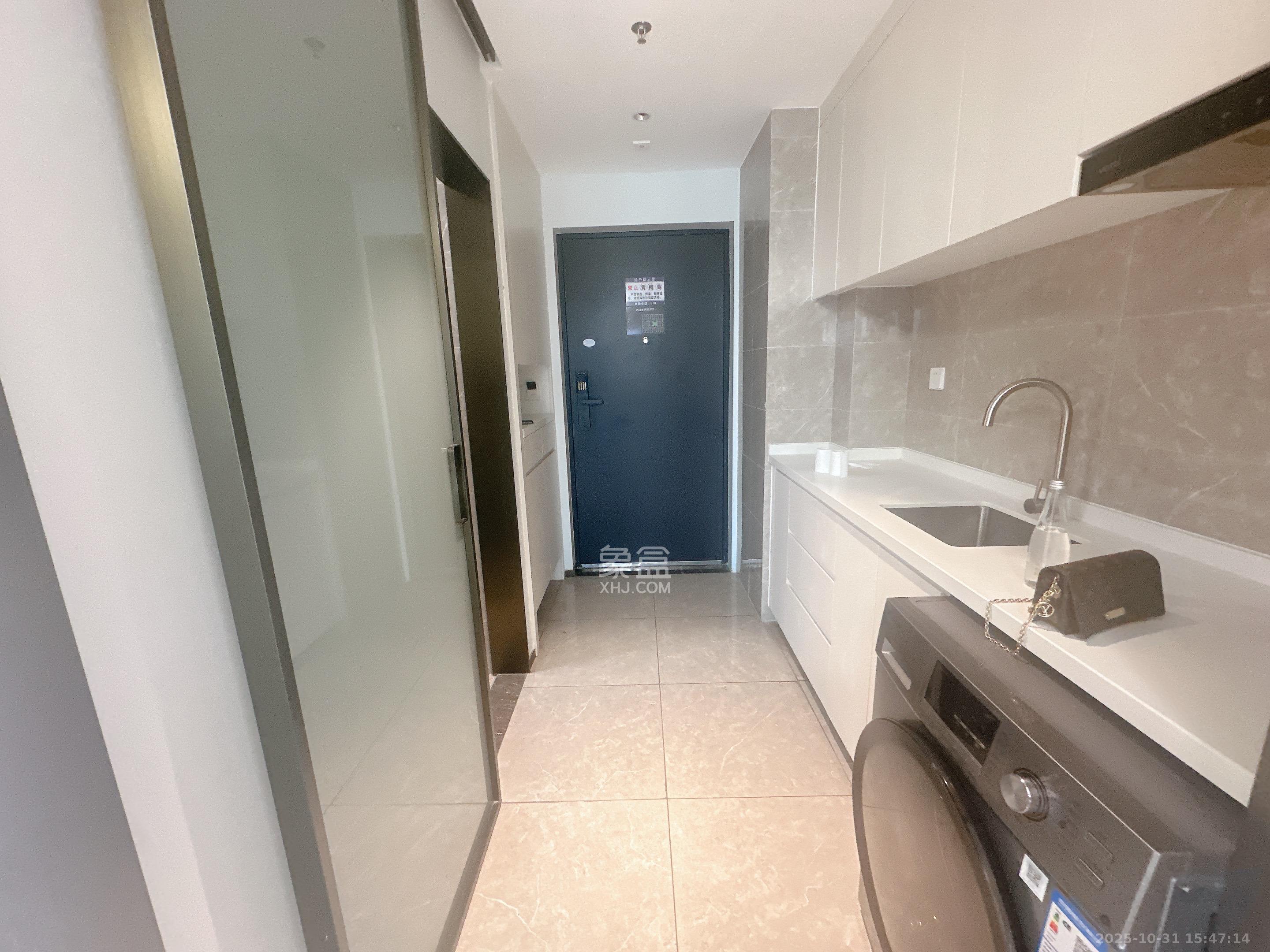 华润置地中心  1室1厅1卫    2100.0元/月 华润置地中心  1室1厅1卫    2100.0元/月室内图