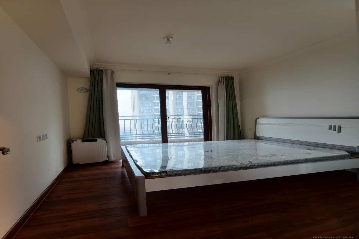 碧桂园翘楚棠 4室2厅2卫 2500.0元/月 碧桂园翘楚棠 4室2厅2卫 2500.0元/月室内图