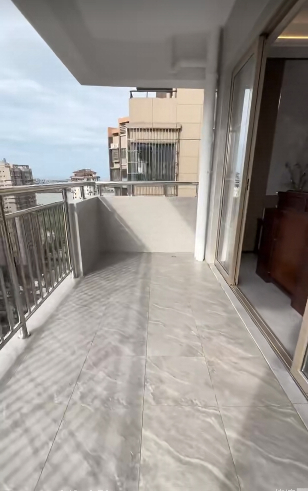 滨江新苑（一期A区）  3室2厅2卫    208.0万客厅