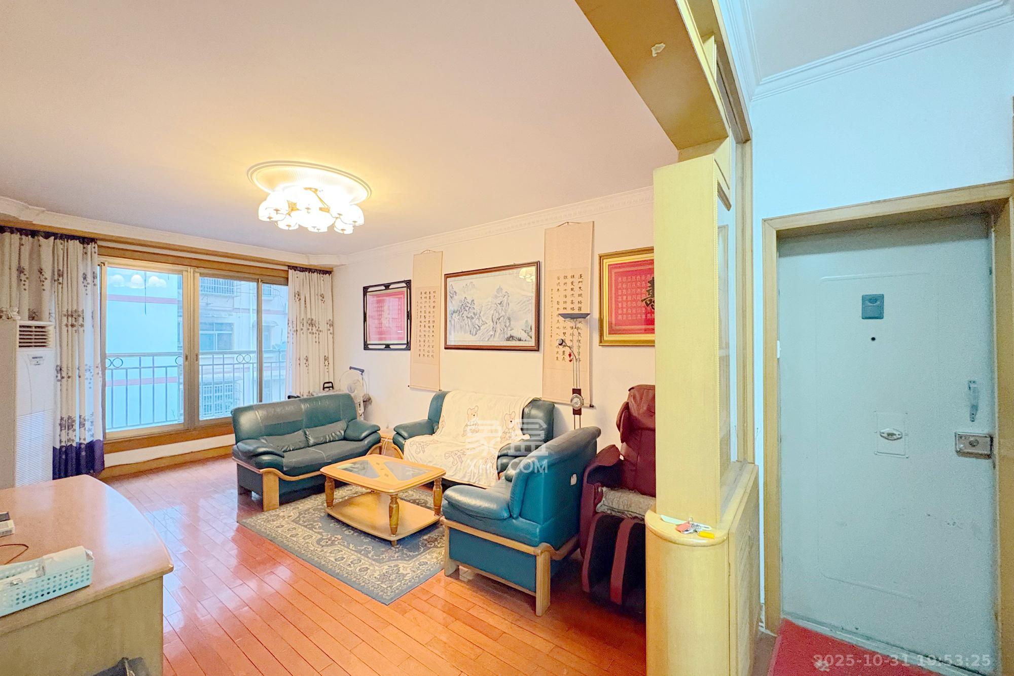 长沙晚报宿舍、晚报大厦 3室2厅2卫 106.0万 长沙晚报宿舍、晚报大厦 3室2厅2卫 106.0万客厅