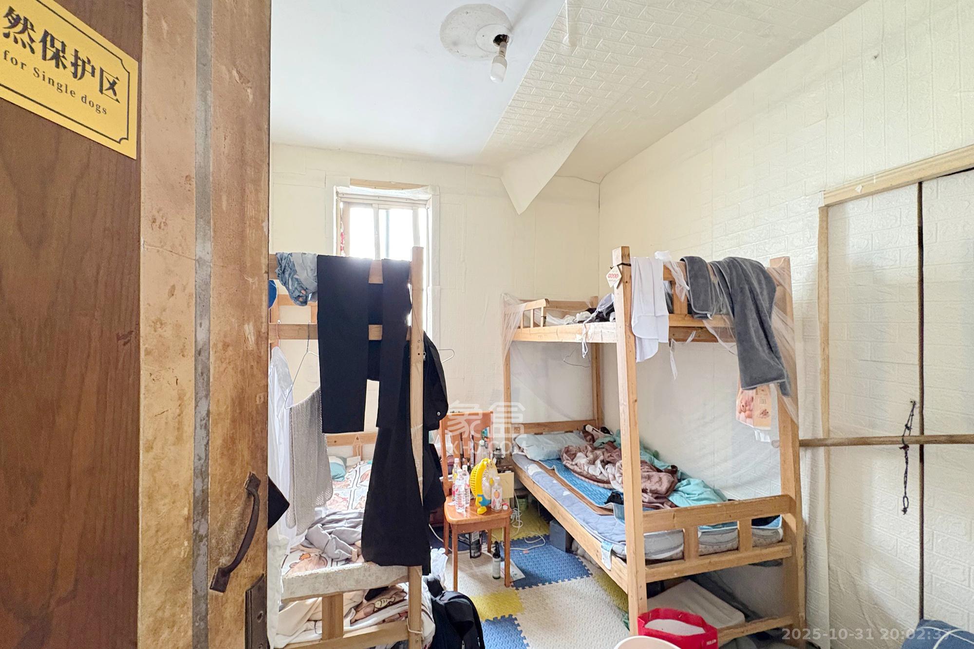 交通银行宿舍(浏城桥)  3室1厅1卫    85.0万 交通银行宿舍(浏城桥)  3室1厅1卫    85.0万卧室