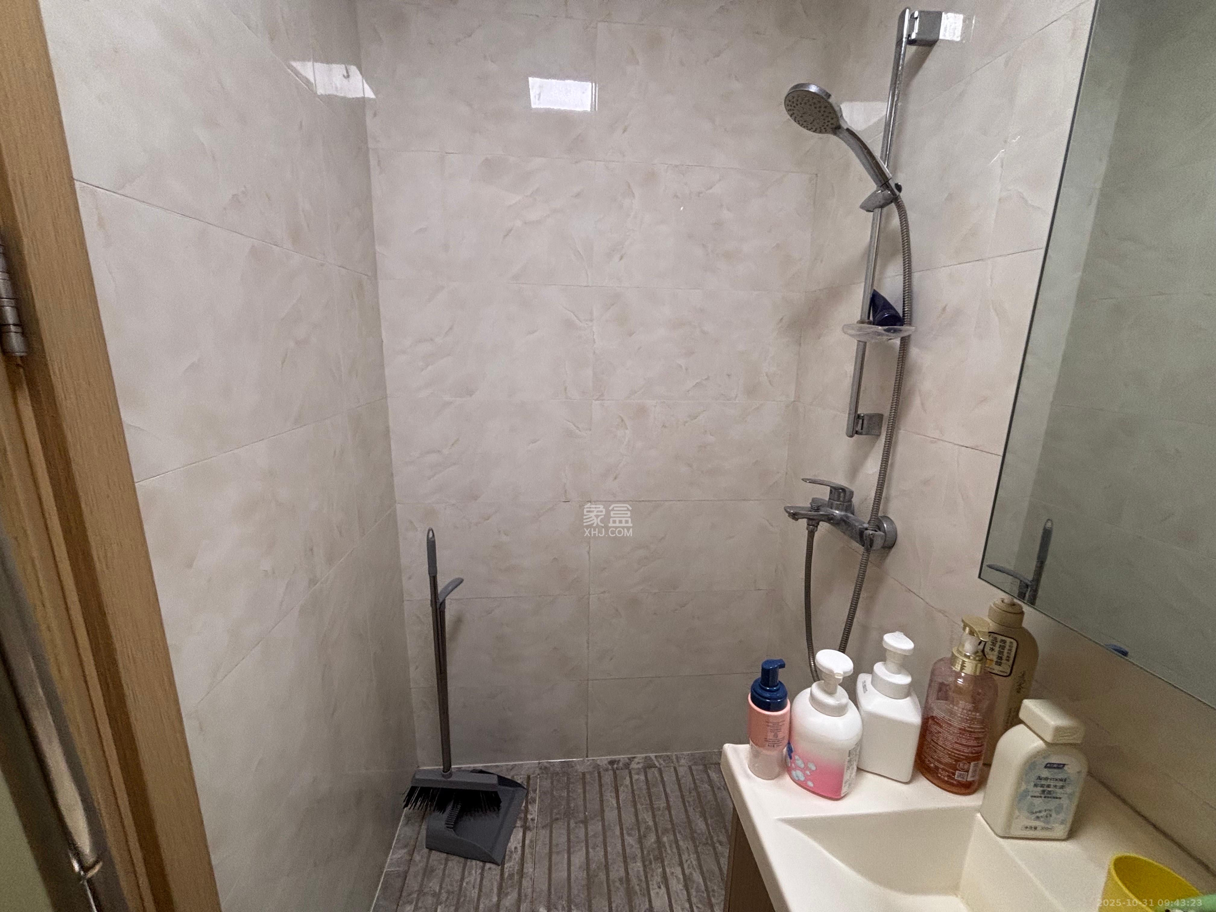 卓越浅水湾  1室0厅0卫    1300.0元/月 卓越浅水湾  1室0厅0卫    1300.0元/月室内图