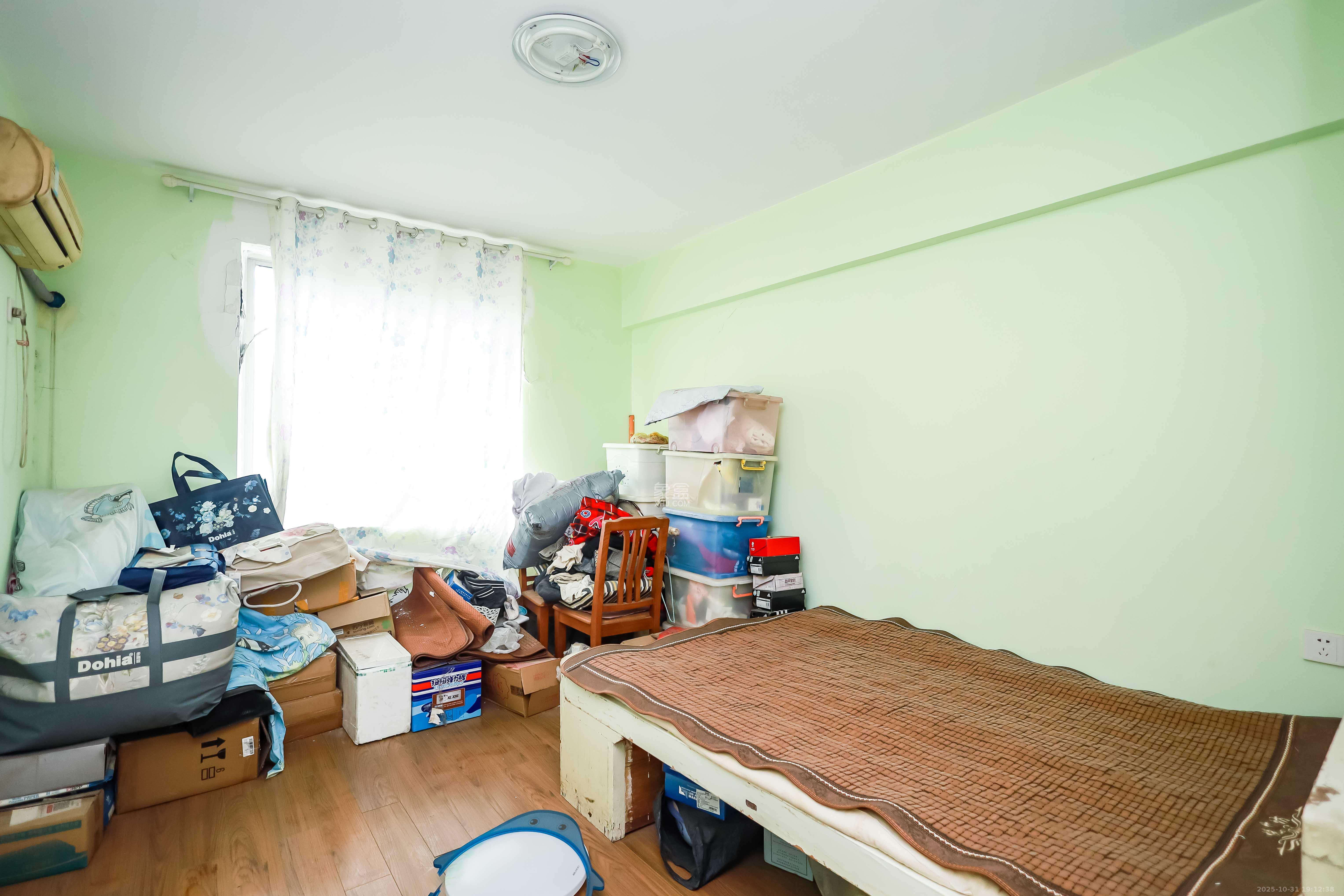 静园山庄  4室2厅2卫    72.0万卧室