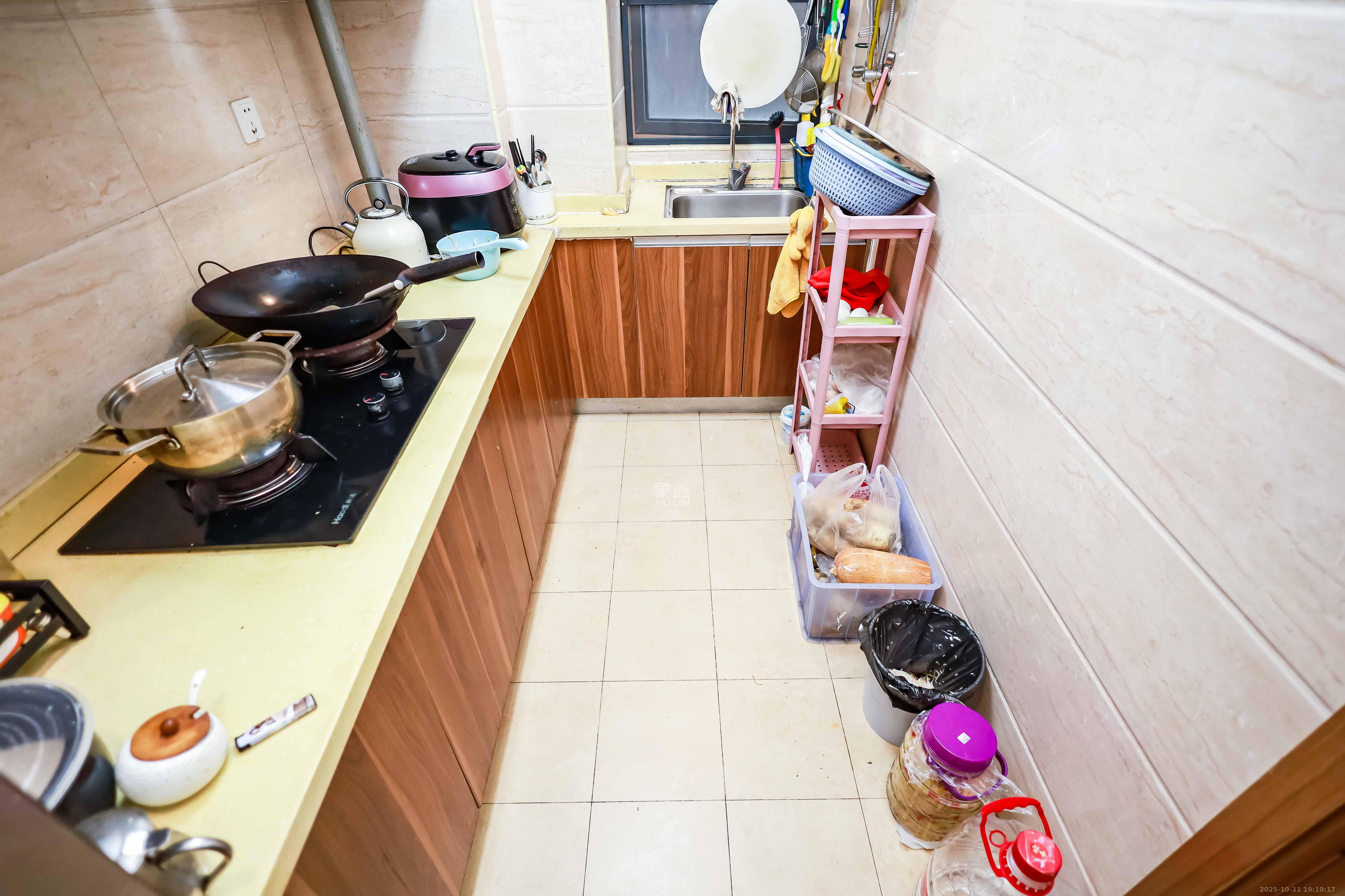 麓谷小镇  3室2厅1卫    58.8万厨房