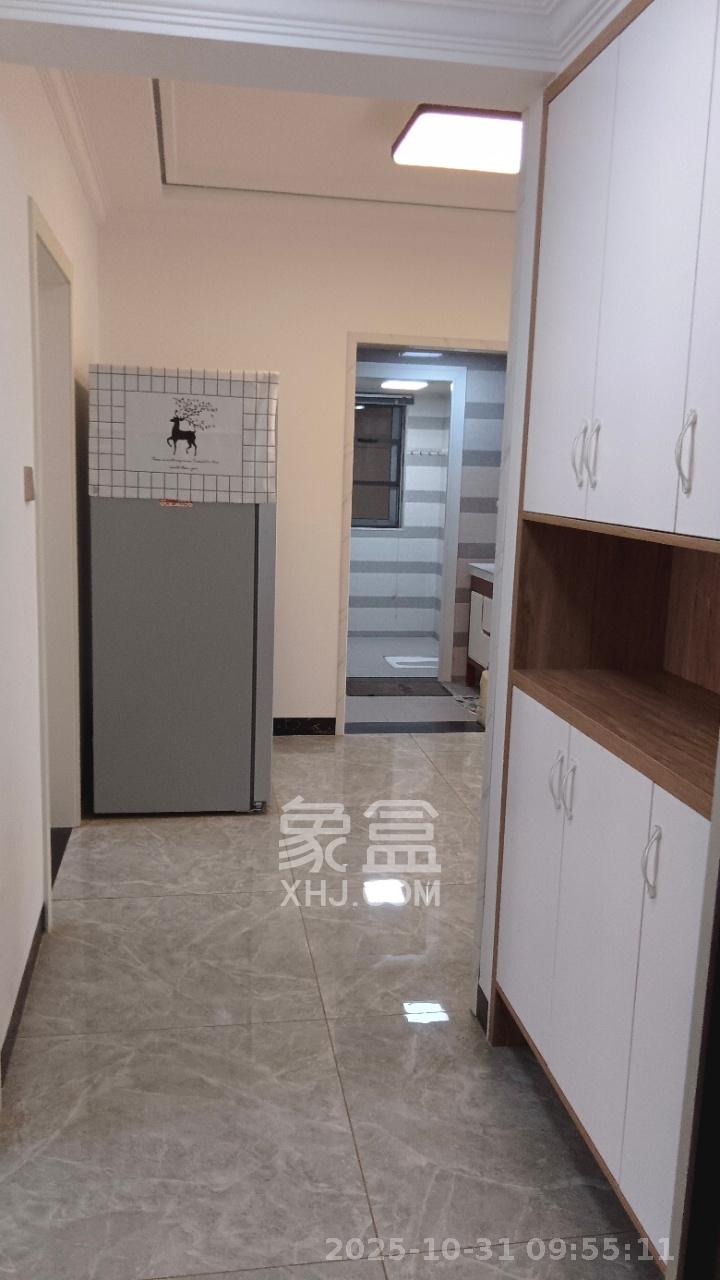 绿地新都会  3室2厅2卫    2300.0元/月 绿地新都会  3室2厅2卫    2300.0元/月室内图