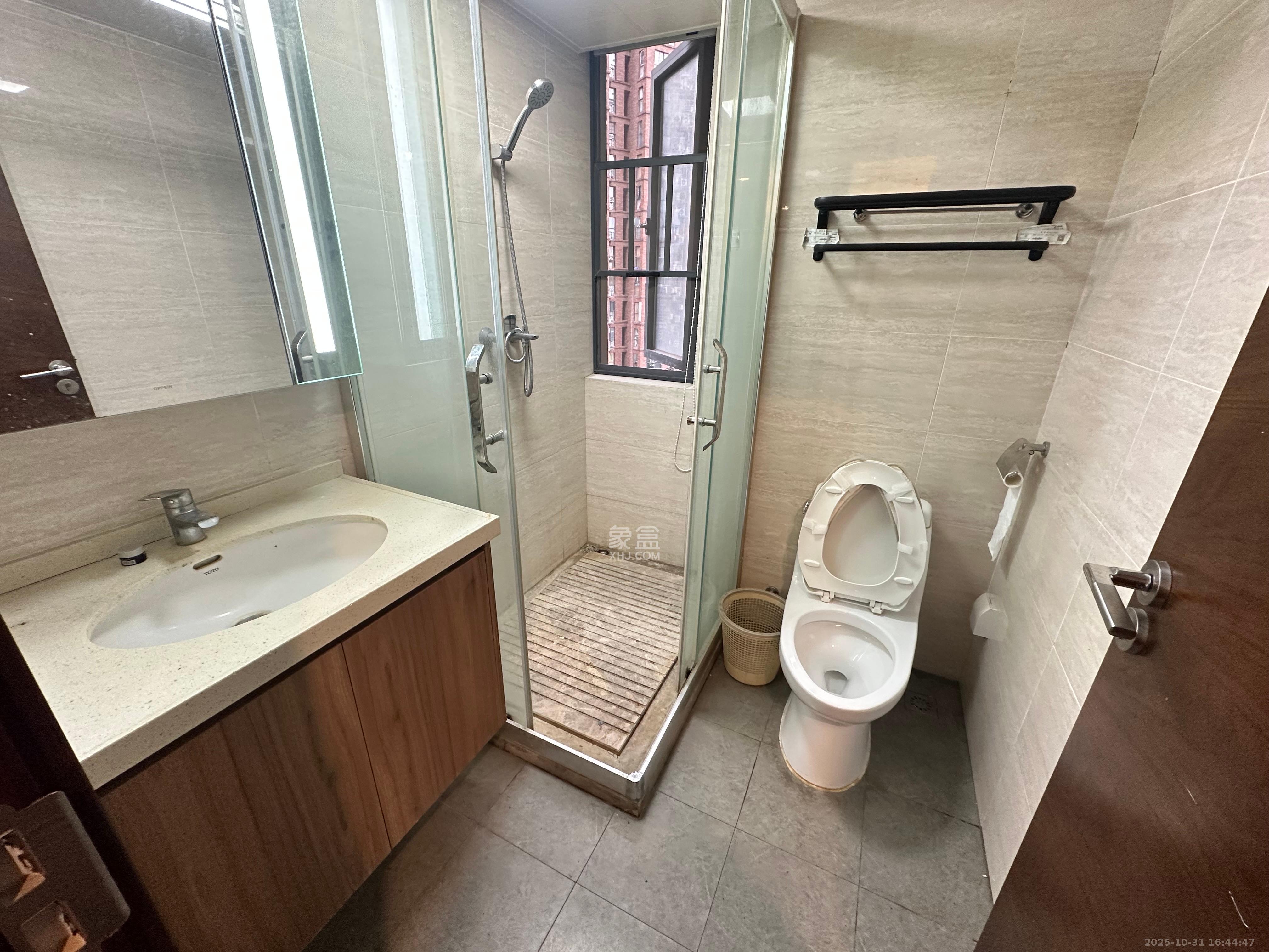 荣泰广场  3室2厅2卫    2500.0元/月室内图