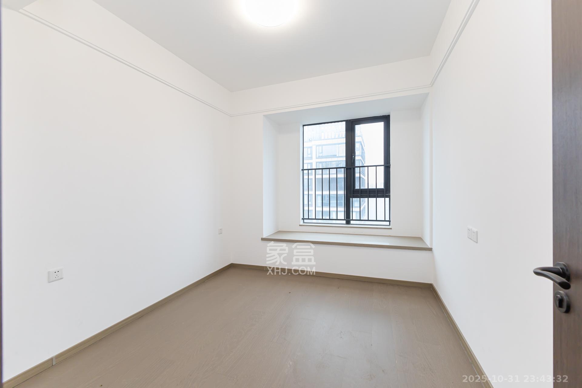 越秀湘江星汇城三期  4室2厅3卫    245.0万卧室