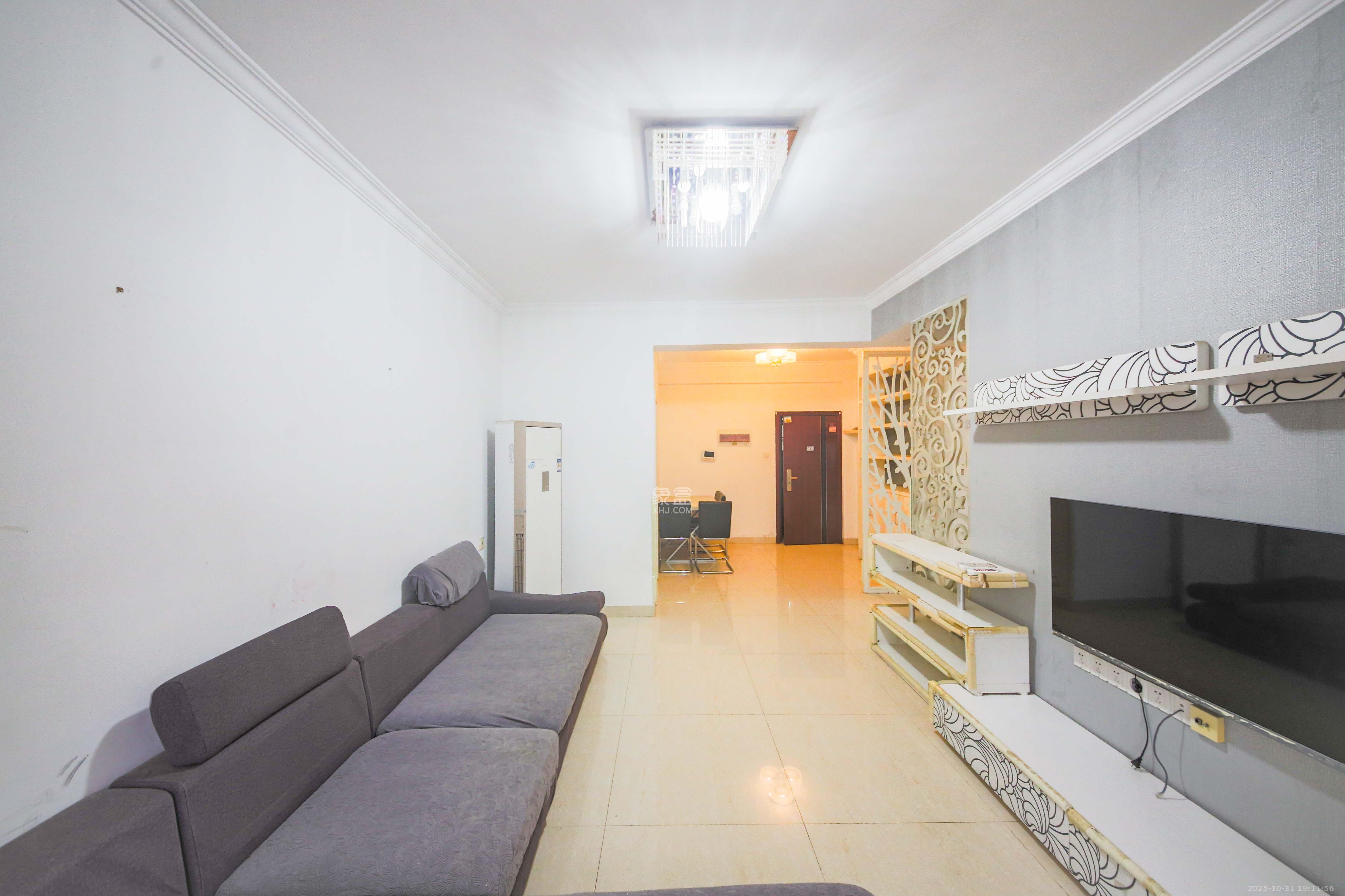 青园 2室2厅1卫 82.0万 青园 2室2厅1卫 82.0万客厅