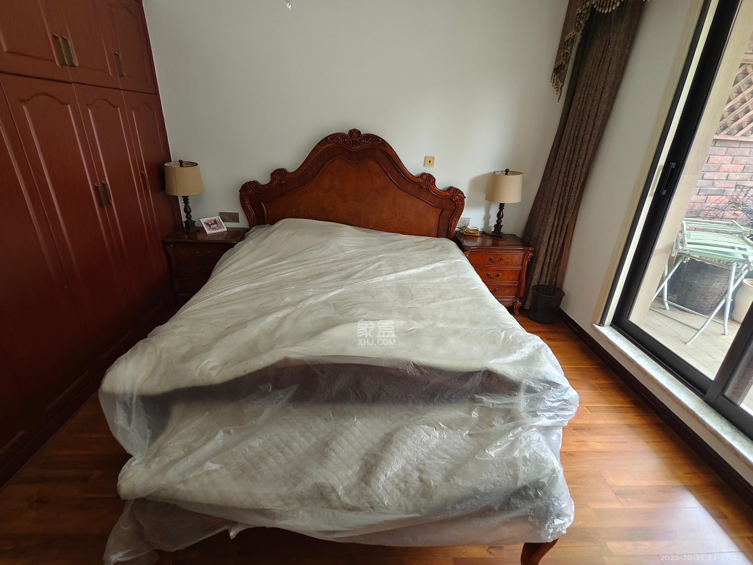 星湖湾一期洋房  4室2厅2卫    4500.0元/月室内图