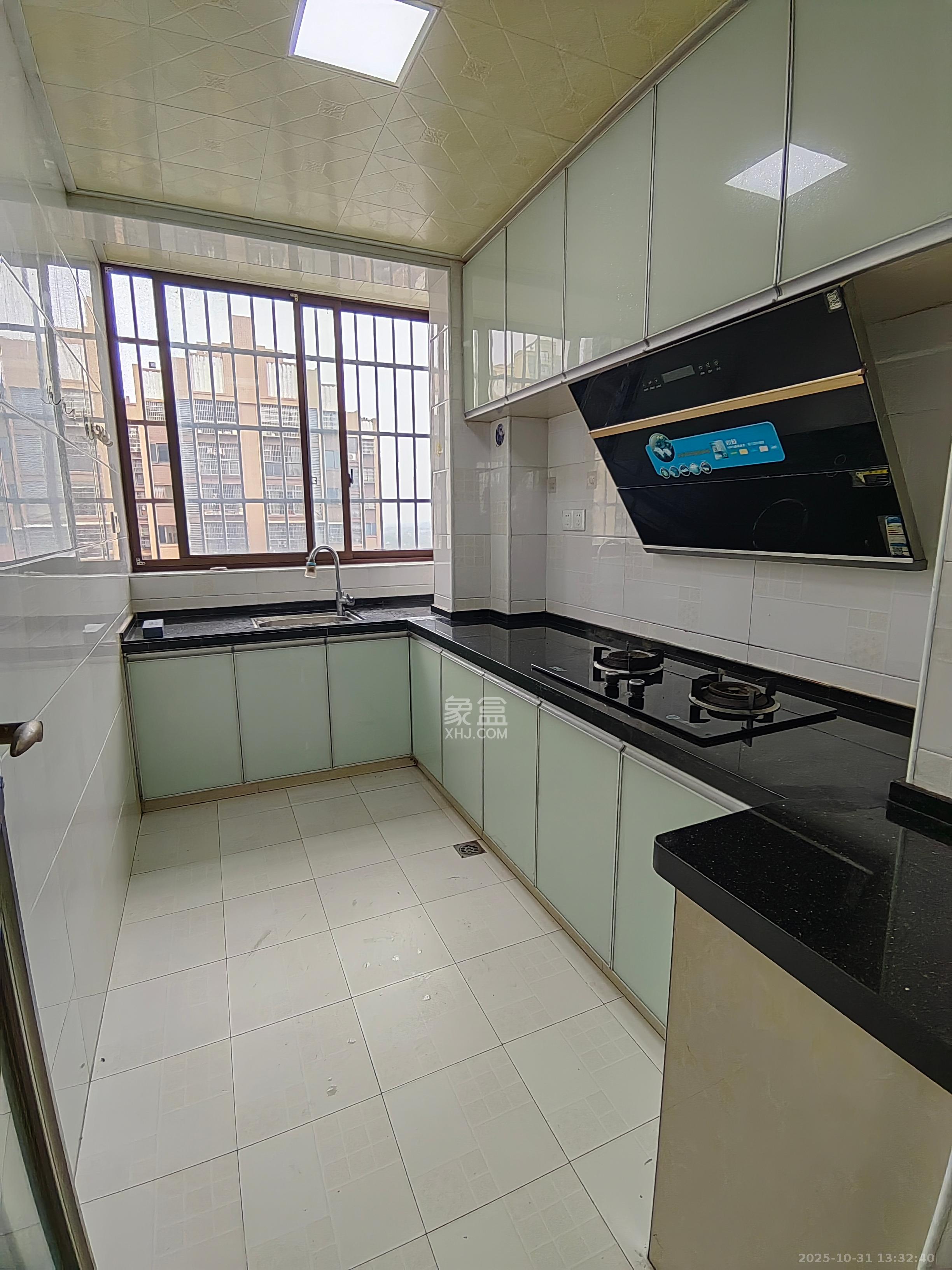 盛地春天里  3室2厅1卫    1350.0元/月 盛地春天里  3室2厅1卫    1350.0元/月室内图