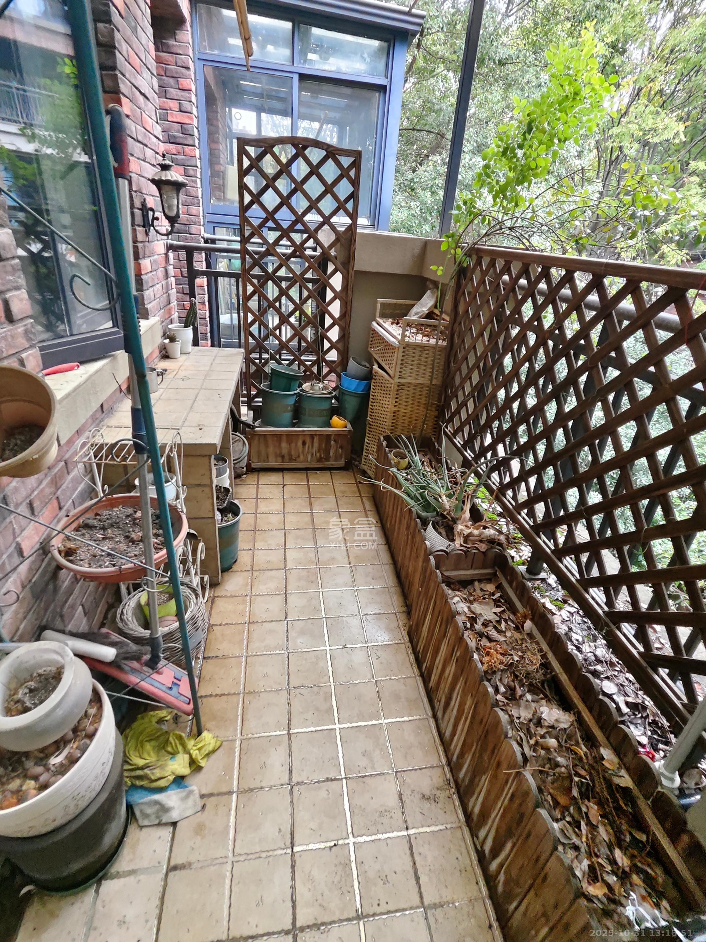 星湖湾一期洋房  4室2厅2卫    4500.0元/月室内图