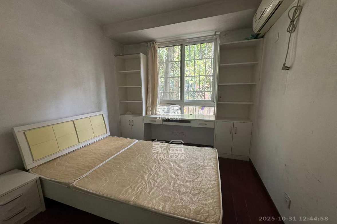 山水湾 3室2厅1卫 1600.0元/月 山水湾 3室2厅1卫 1600.0元/月室内图