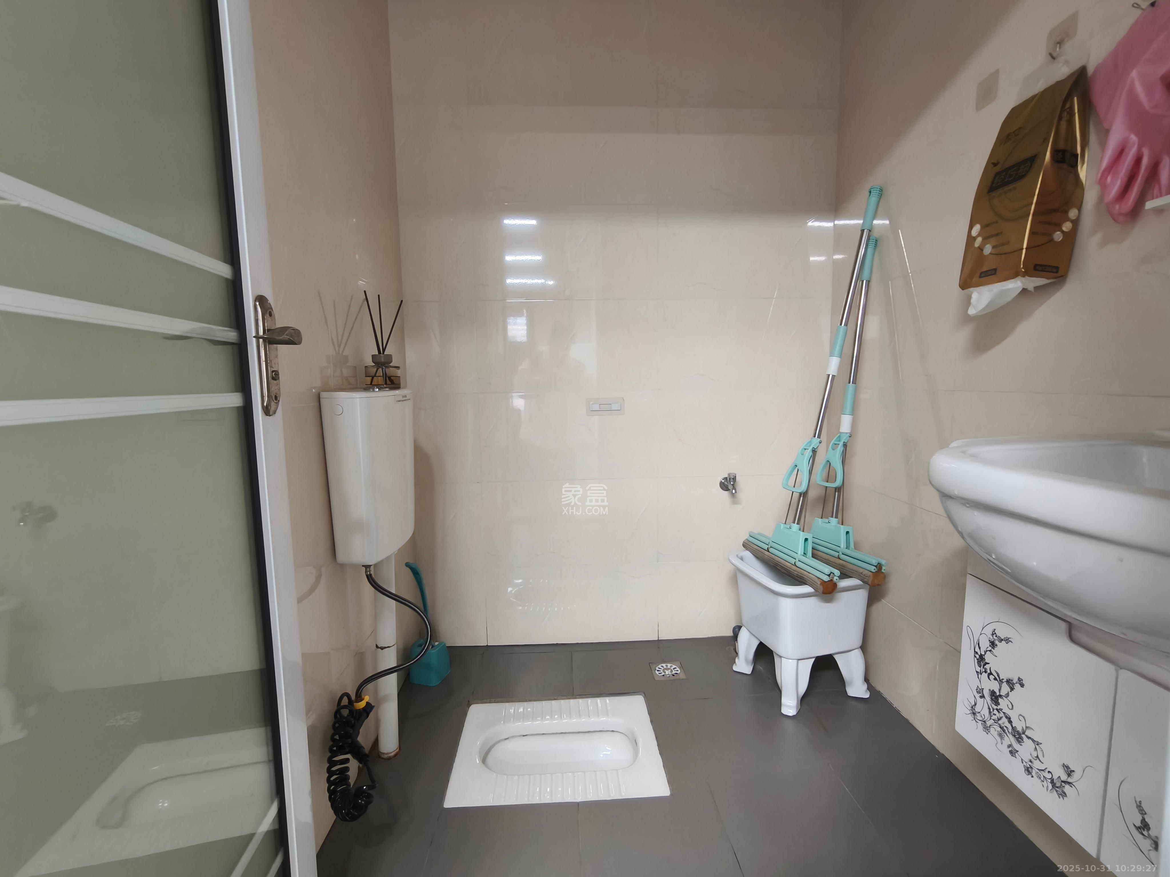 绿地中心  4室1厅2卫    6000.0元/月 绿地中心  4室1厅2卫    6000.0元/月室内图