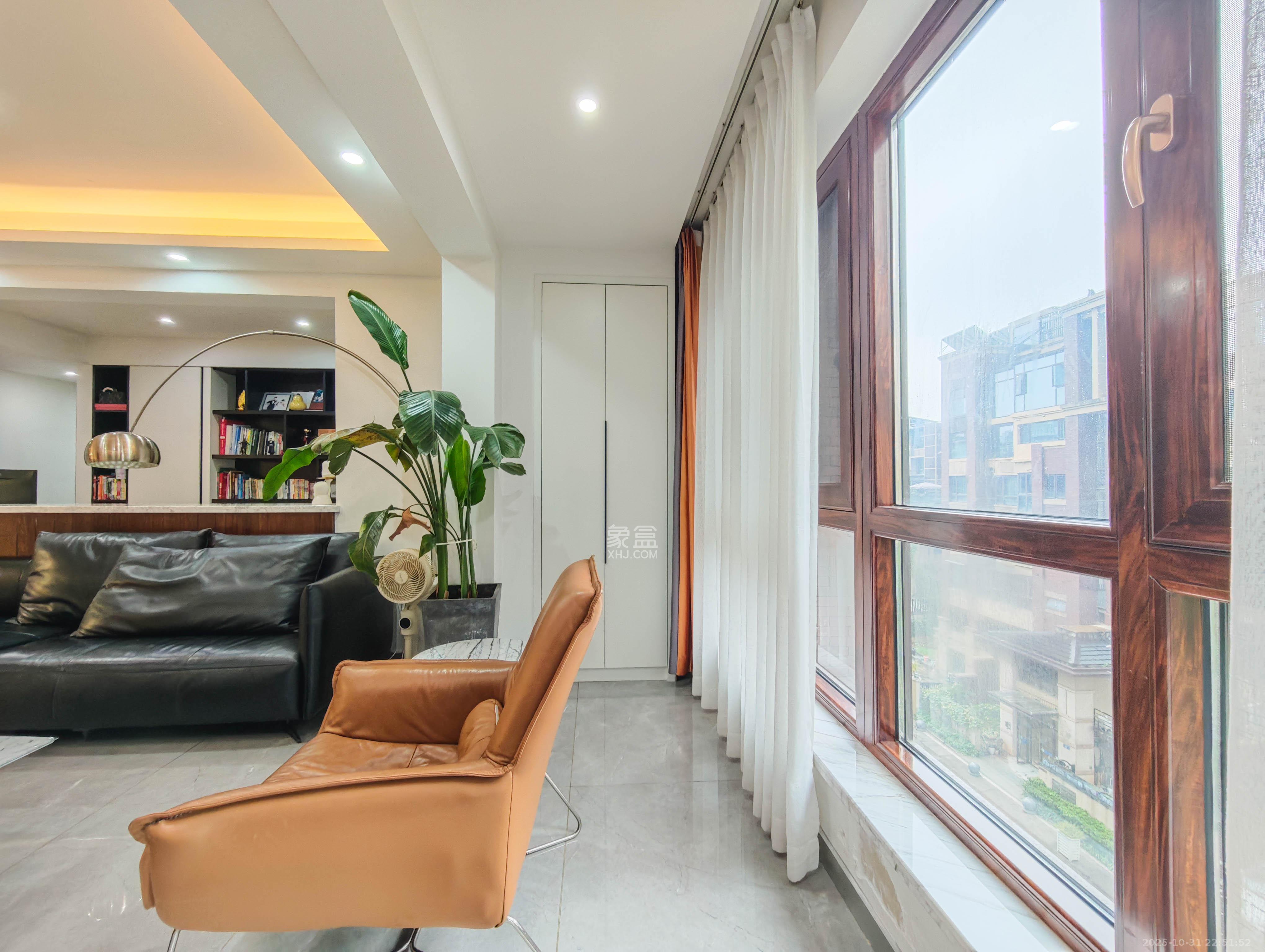 保利城（中航城国际社区、郡原美村）  4室2厅2卫    178.0万阳台