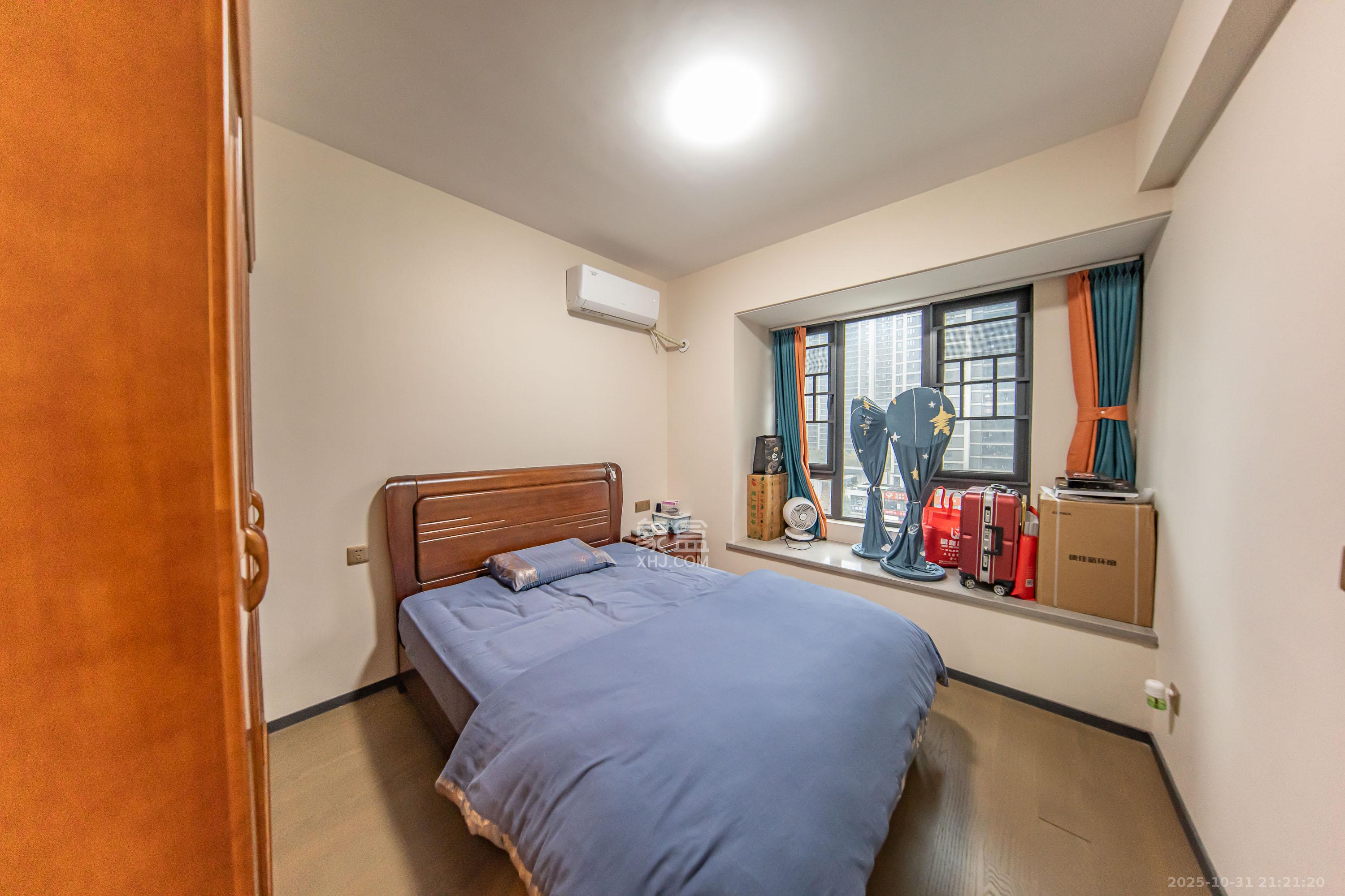 中海阅麓山二期  3室2厅2卫    170.0万卧室