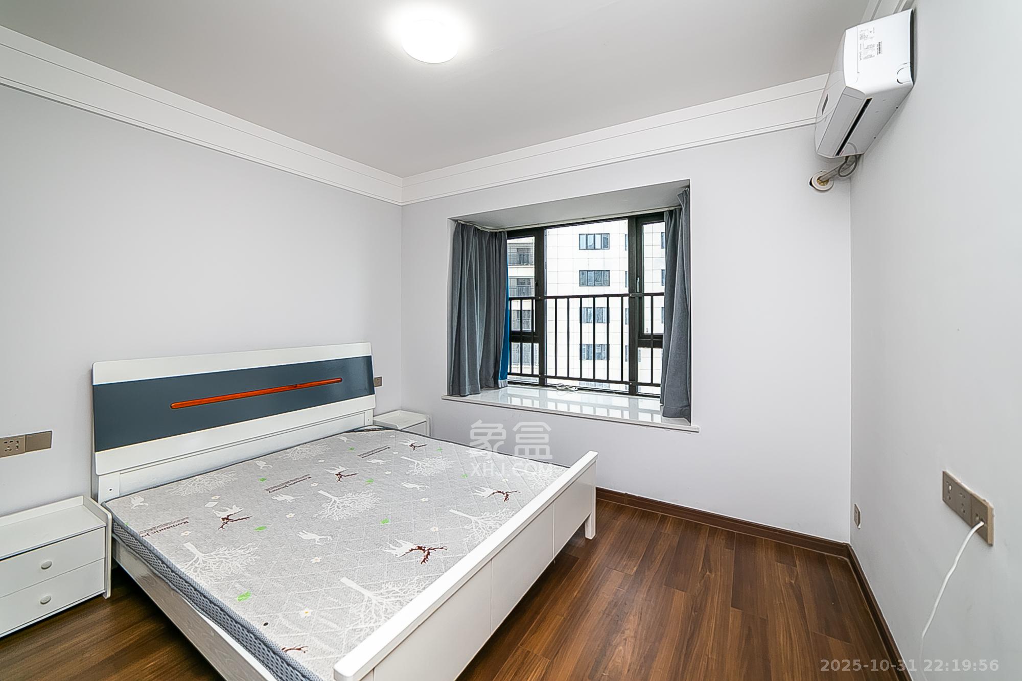 中国铁建金色蓝庭  3室2厅2卫    125.0万卧室