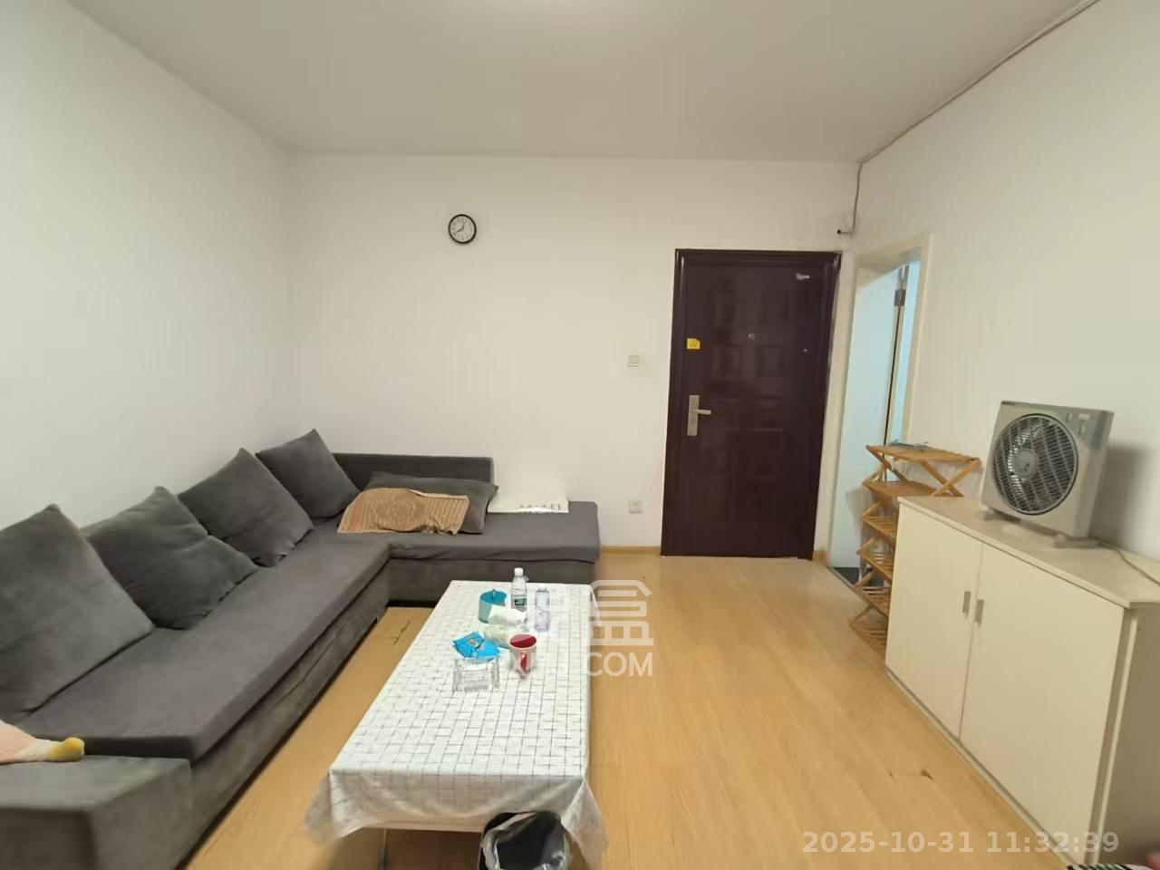 长铁高层  3室2厅1卫    2200.0元/月 长铁高层  3室2厅1卫    2200.0元/月室内图1