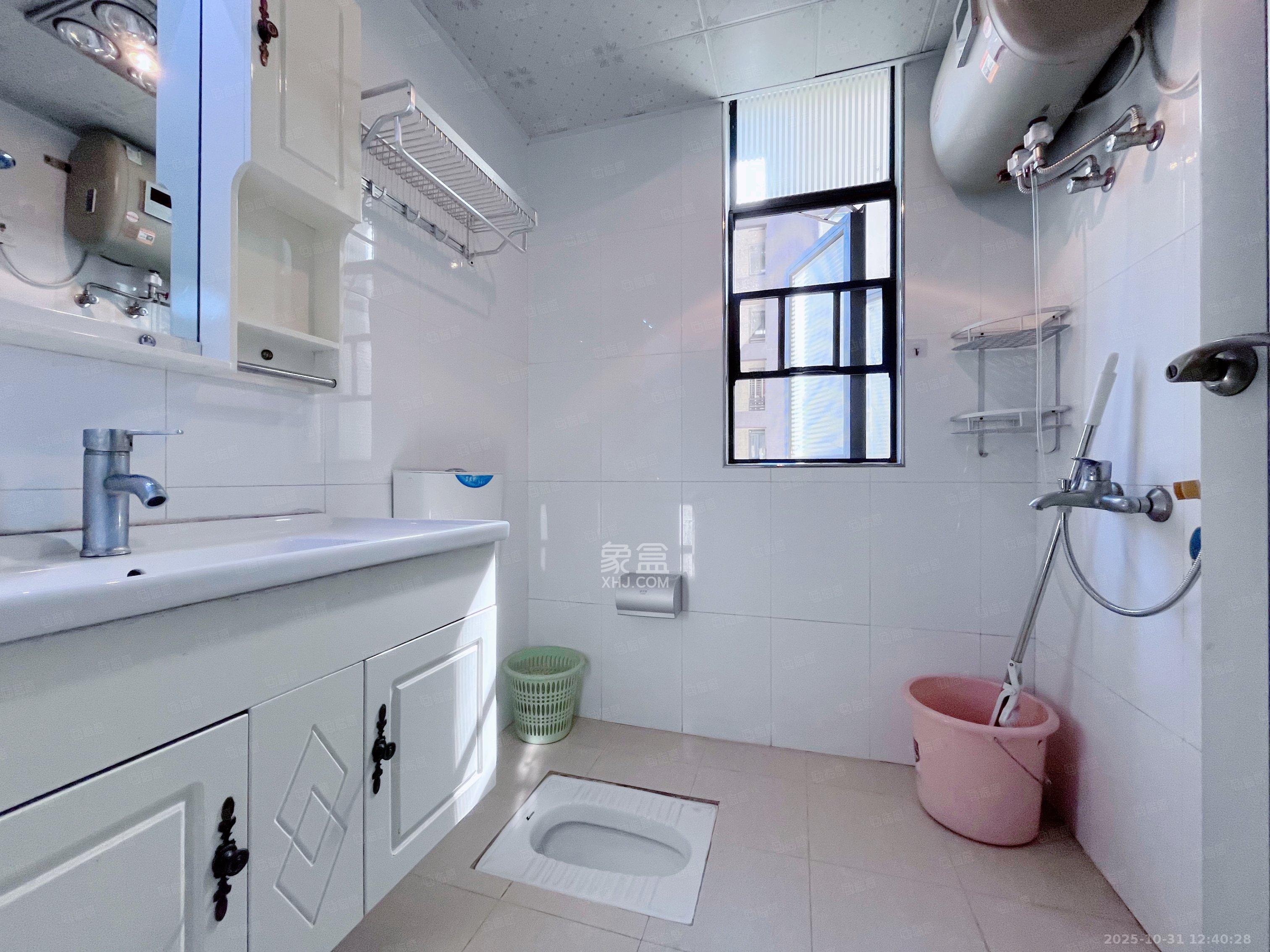 蓝山郡 3室2厅1卫 2000.0元/月 蓝山郡 3室2厅1卫 2000.0元/月室内图