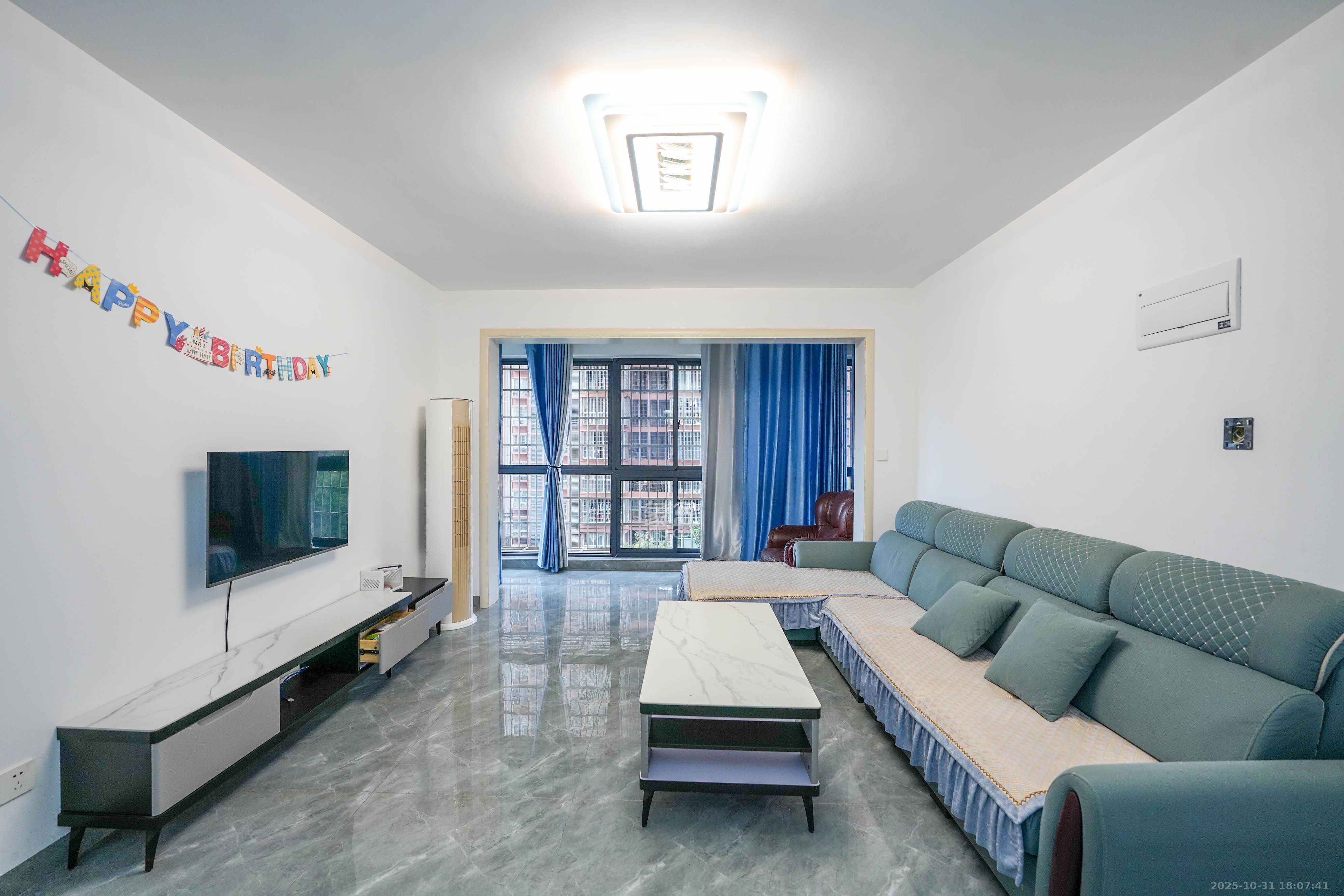 凯富南方鑫城 4室2厅2卫 80.0万 凯富南方鑫城 4室2厅2卫 80.0万客厅