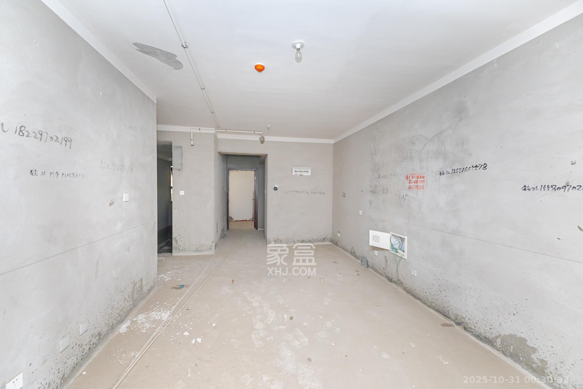 明发阅江悦府  3室2厅1卫    65.8万 明发阅江悦府  3室2厅1卫    65.8万客厅