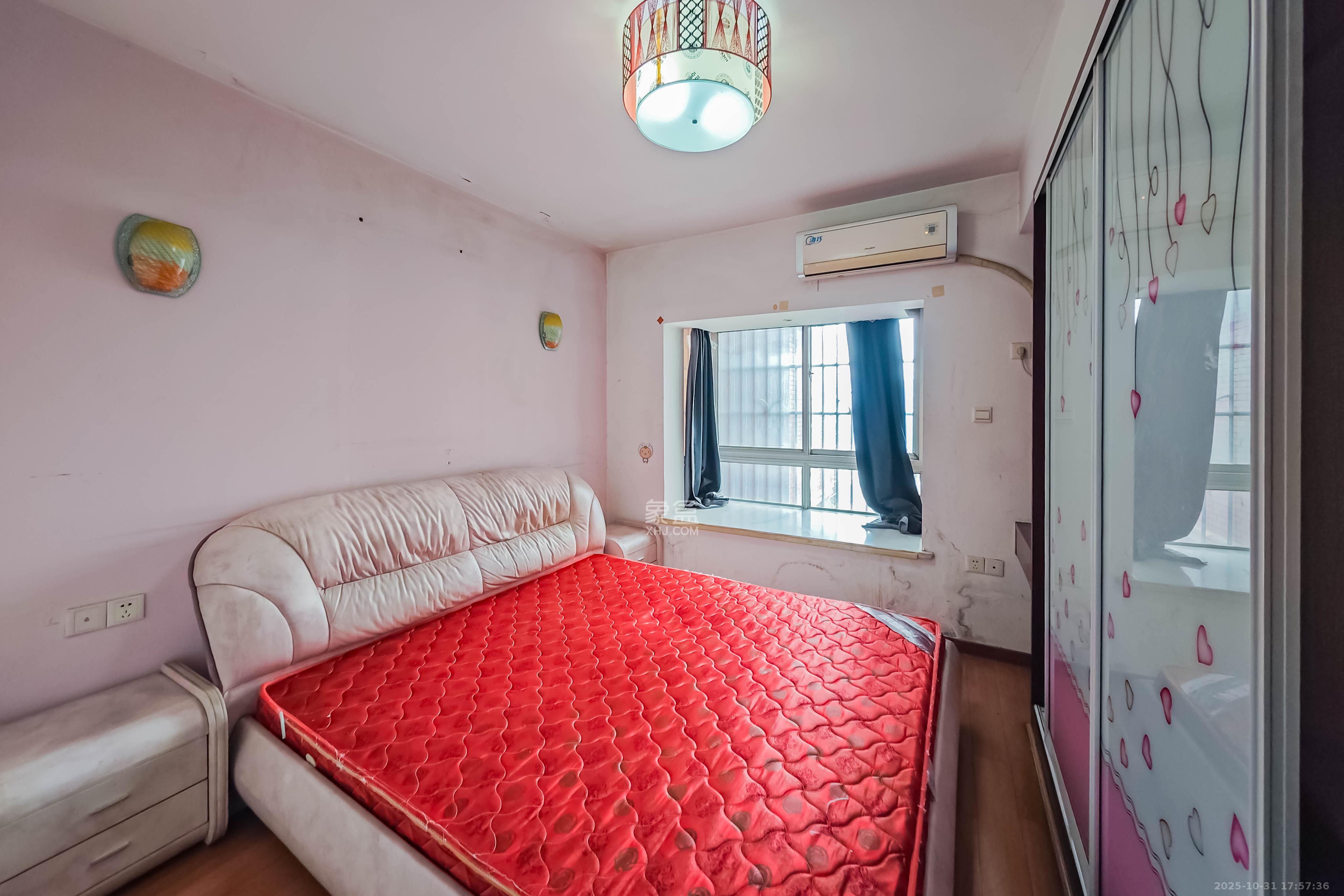 鑫兴佳园  2室2厅1卫    80.0万卧室