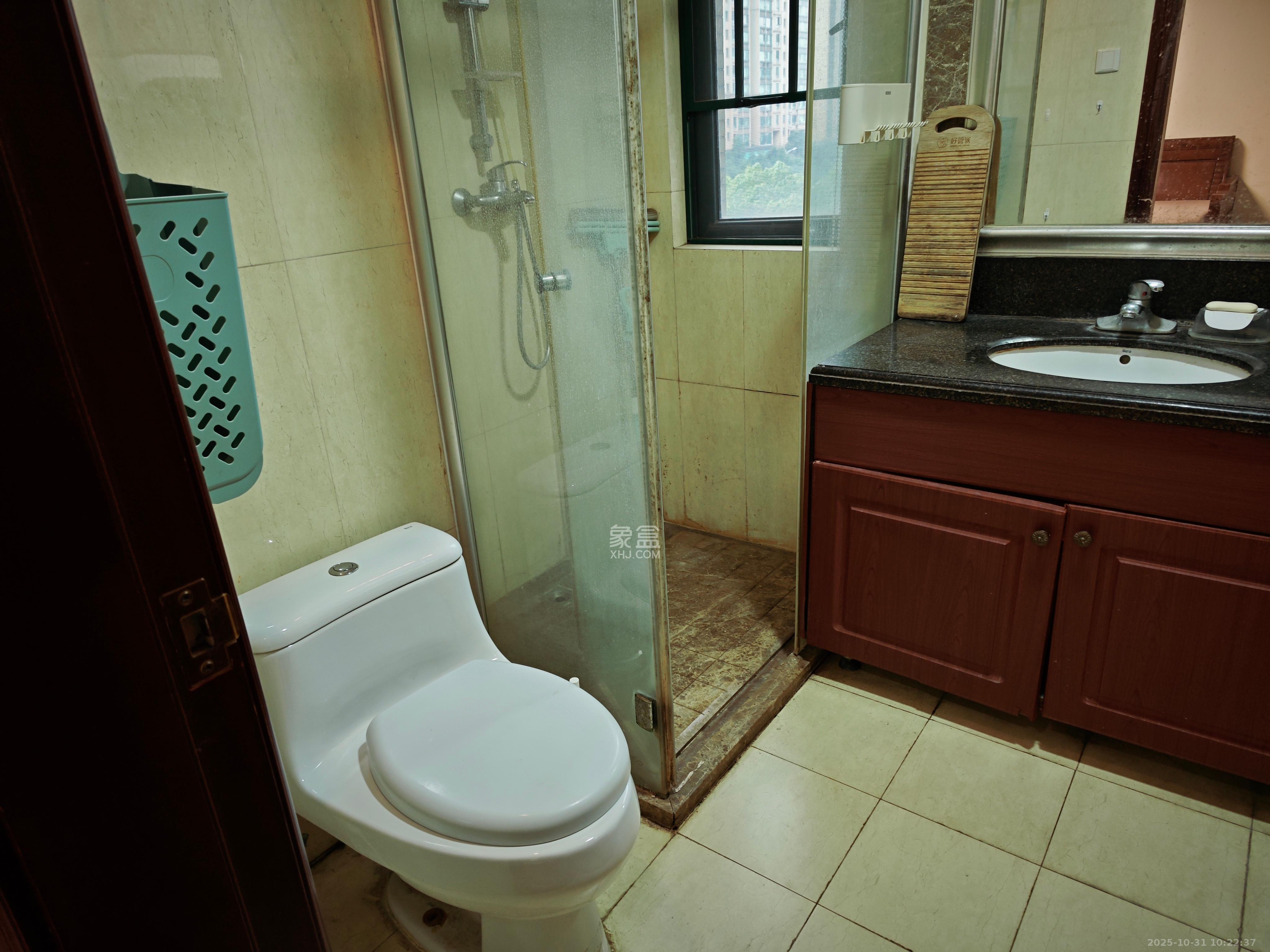 恒大华府  2室2厅1卫    2300.0元/月 恒大华府  2室2厅1卫    2300.0元/月室内图