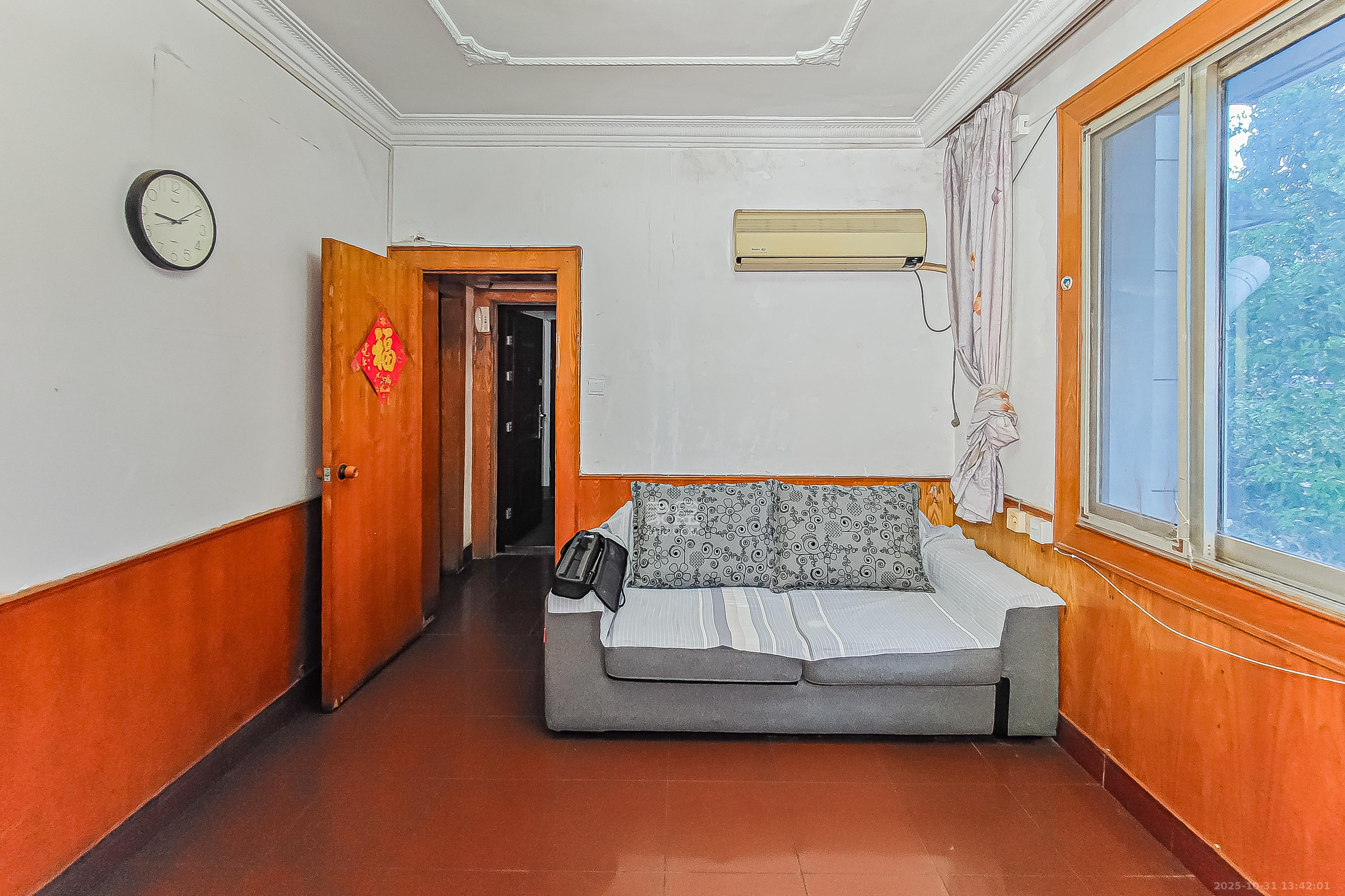 湘农桥社区  3室1厅1卫    80.0万客厅