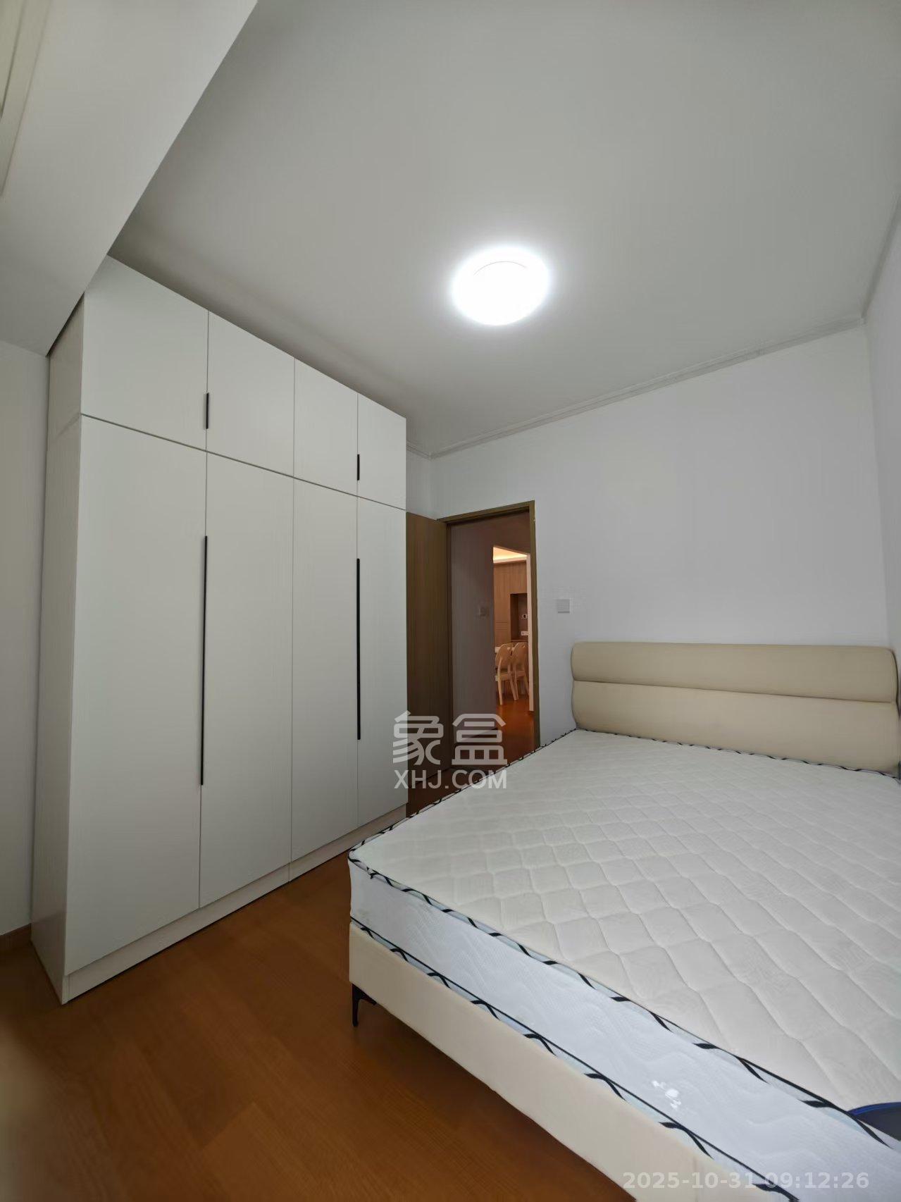 清控湖山雅居南区  3室2厅2卫    2600.0元/月 清控湖山雅居南区  3室2厅2卫    2600.0元/月室内图