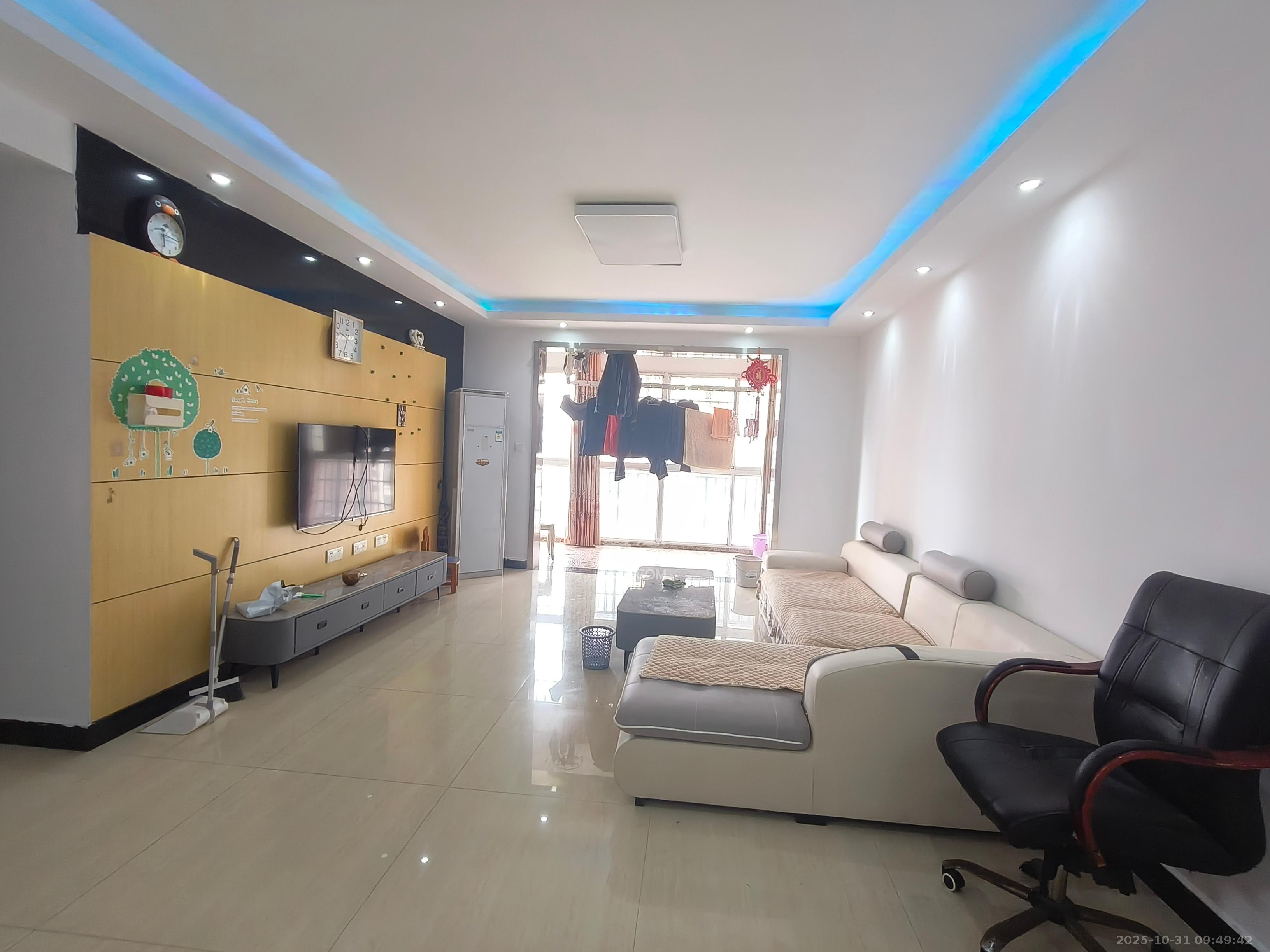 明天一城  3室2厅1卫    1700.0元/月室内图