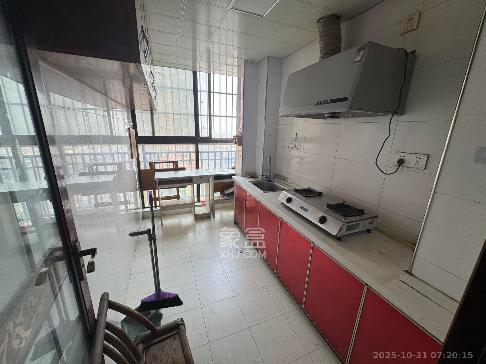 盛地春天里  3室2厅2卫    1350.0元/月室内图