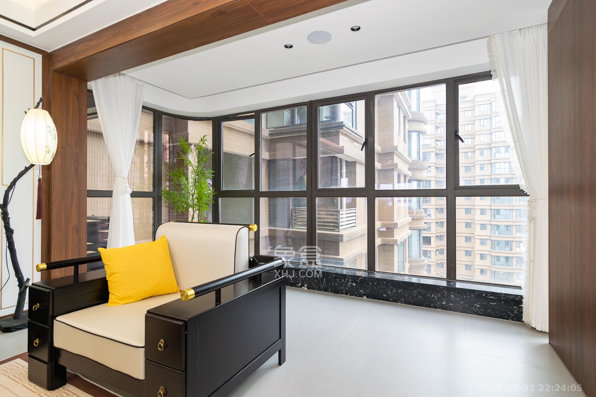 润和美郡(润和紫郡五期) 5室2厅2卫 135.0万 润和美郡(润和紫郡五期) 5室2厅2卫 135.0万阳台