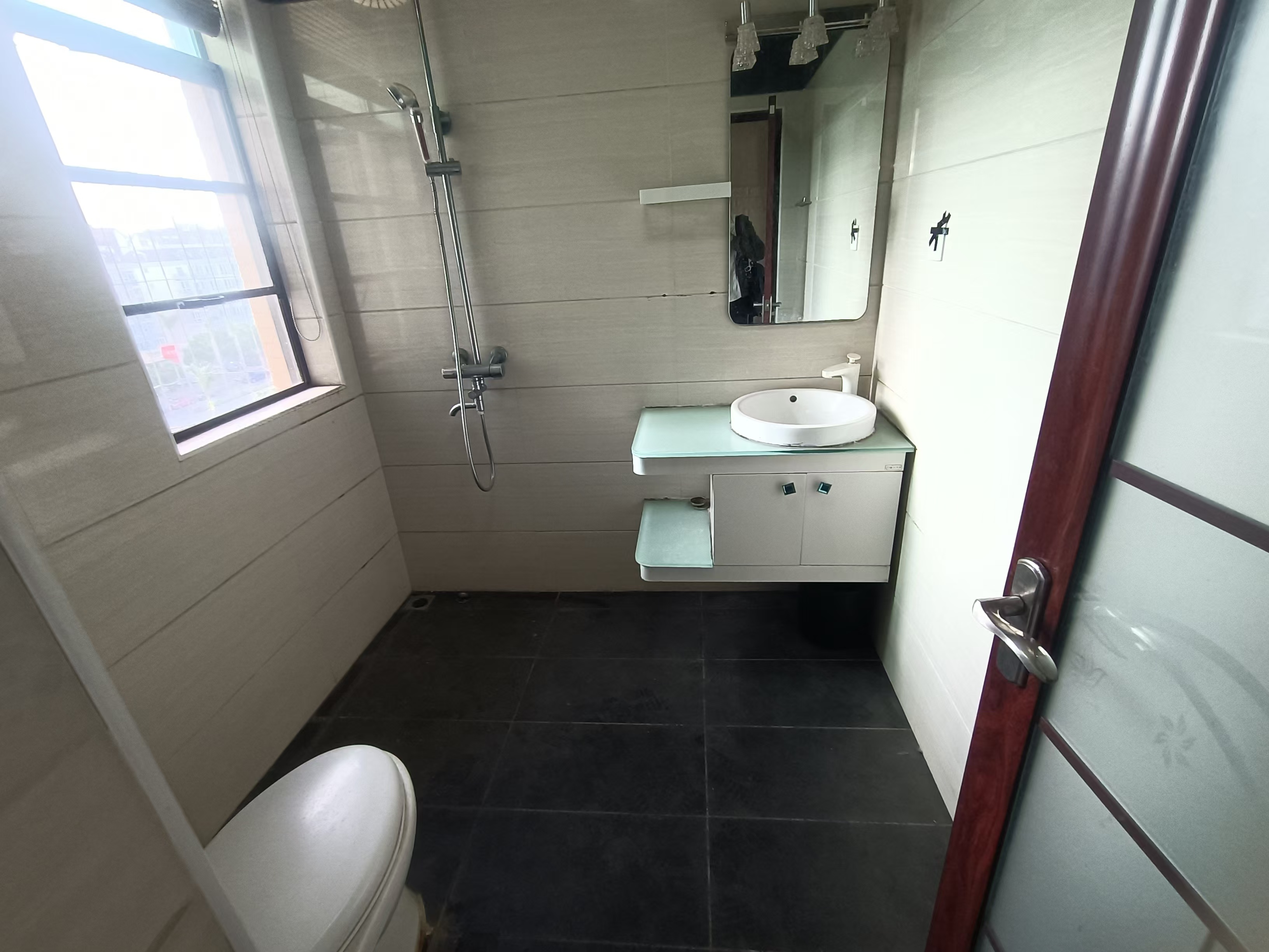 江畔人家  3室2厅2卫    2800.0元/月 江畔人家  3室2厅2卫    2800.0元/月室内图