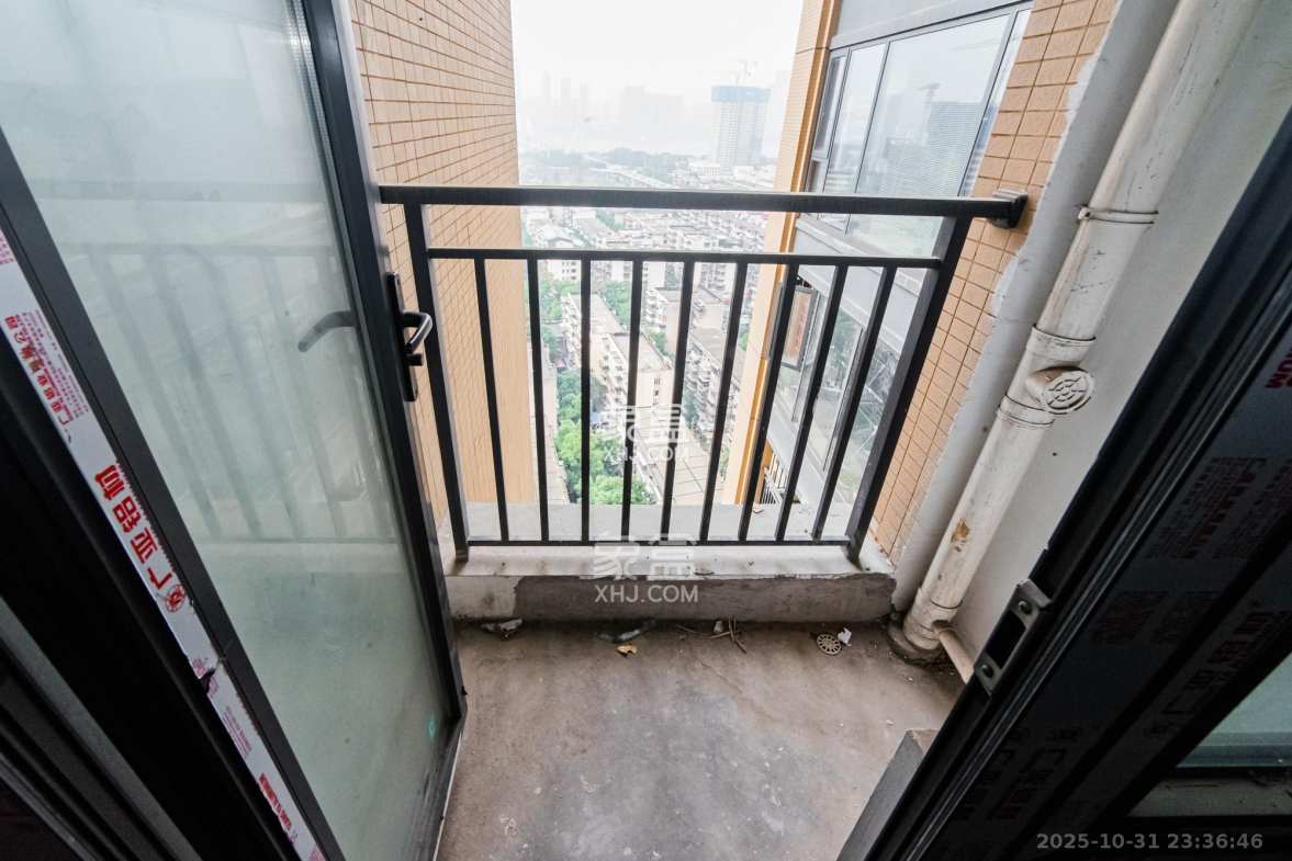 天健城 2室2厅1卫 125.0万 天健城 2室2厅1卫 125.0万阳台