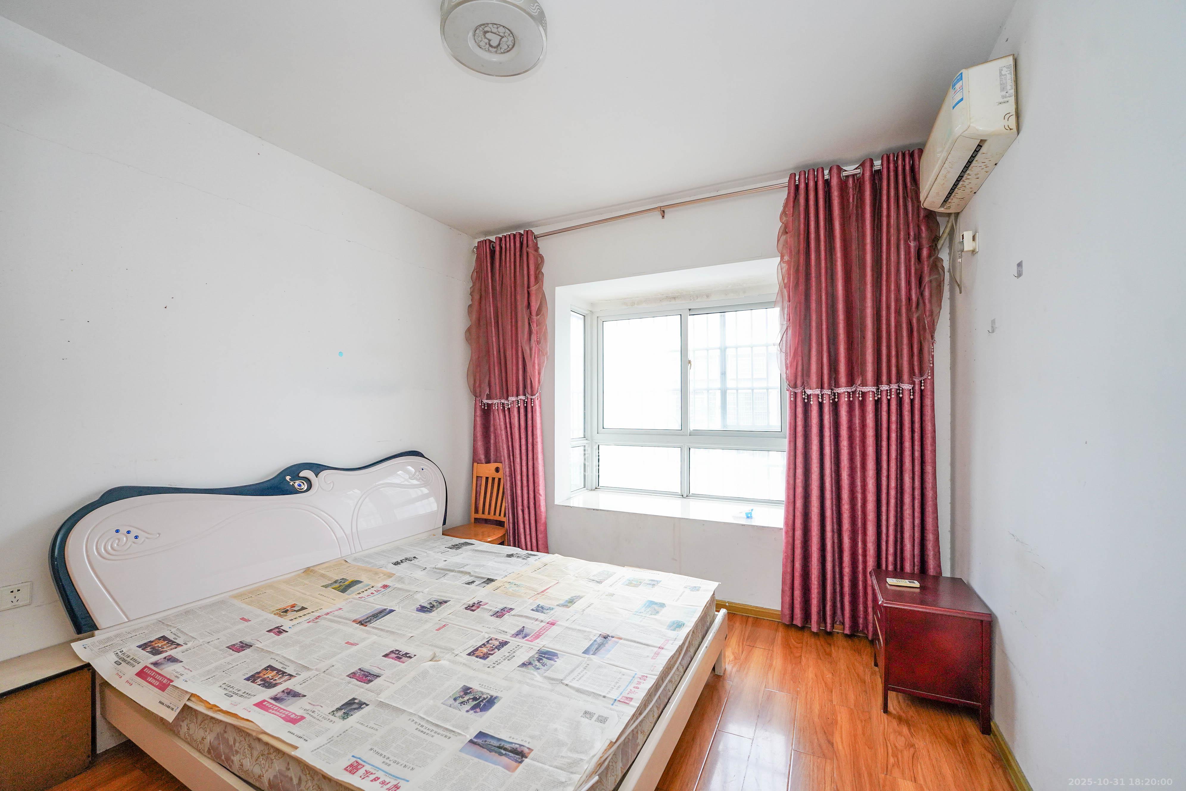 南郡雅园  4室2厅2卫    62.0万 南郡雅园  4室2厅2卫    62.0万卧室