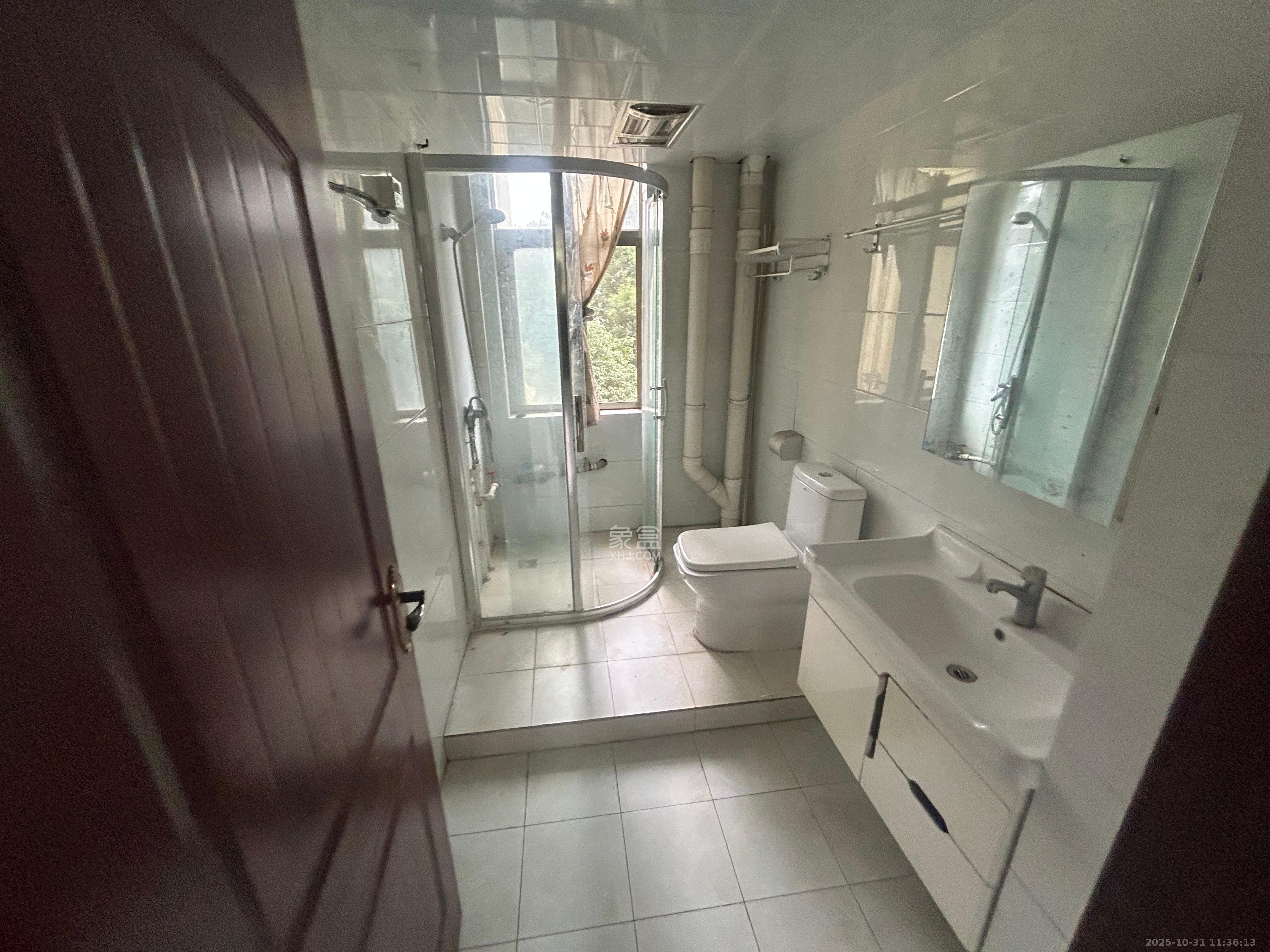 金色比华利 4室2厅2卫 2500.0元/月 金色比华利 4室2厅2卫 2500.0元/月室内图